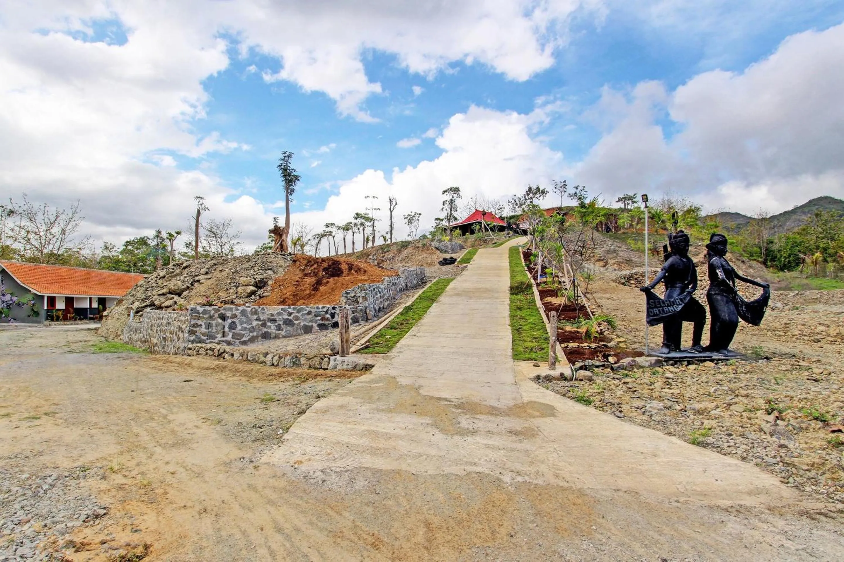 Facade/entrance in Capital O 93449 The Boekit Song Putri Resort