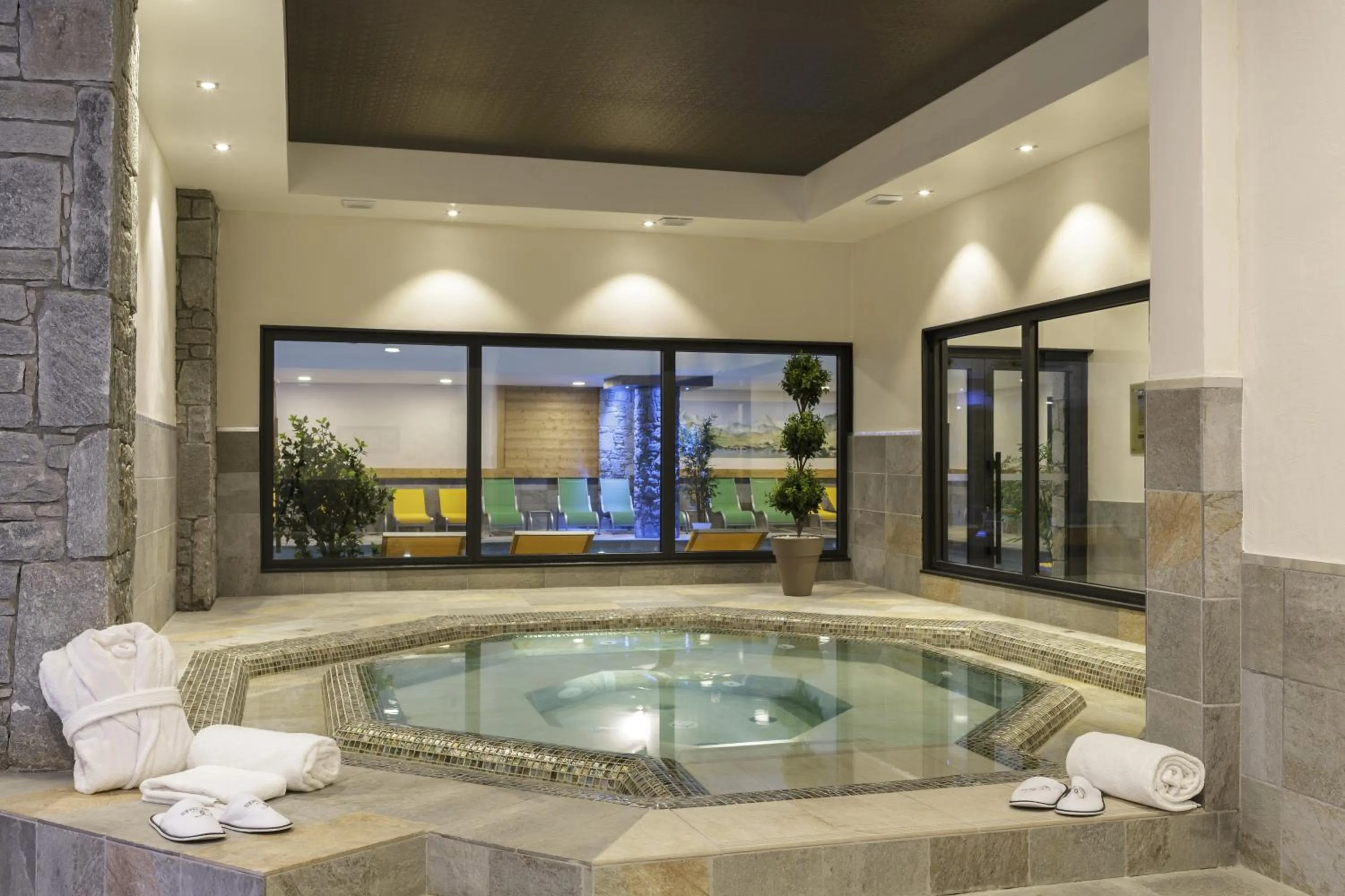 Hot Tub in CGH Résidence Boutique Le Napoléon