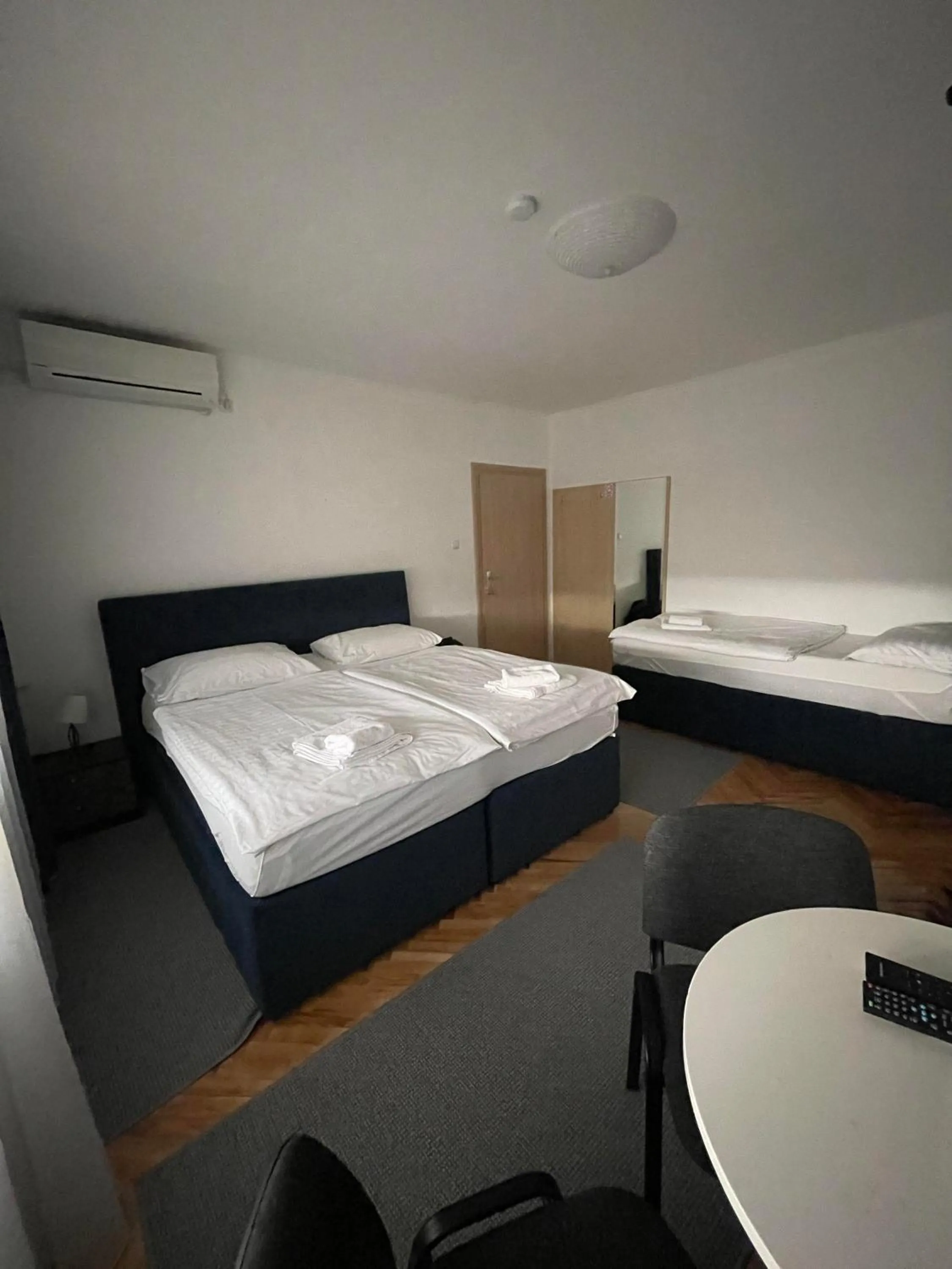 Bed in Rooms Stella