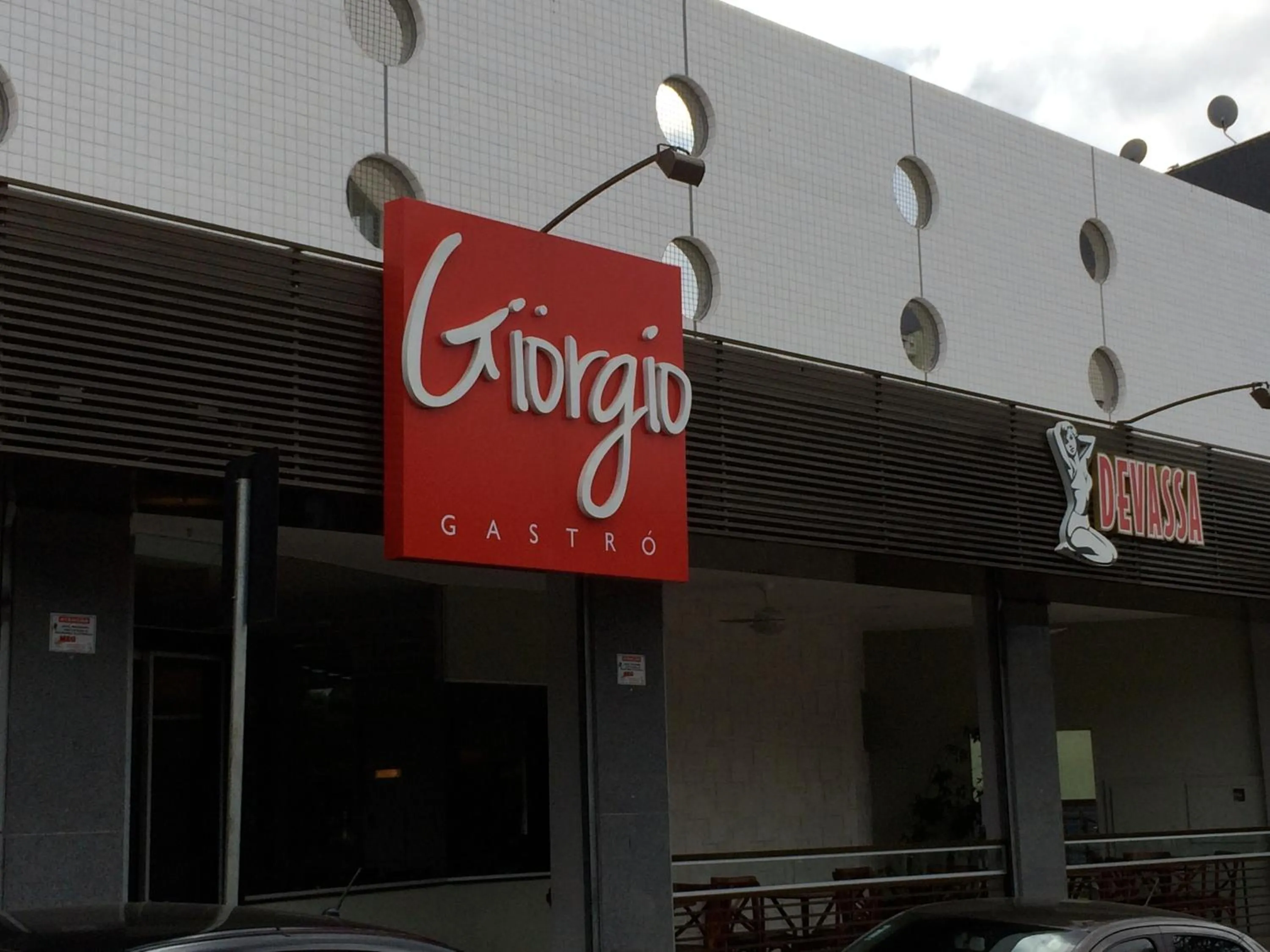 Restaurant/places to eat in San Diego Suítes Governador Valadares