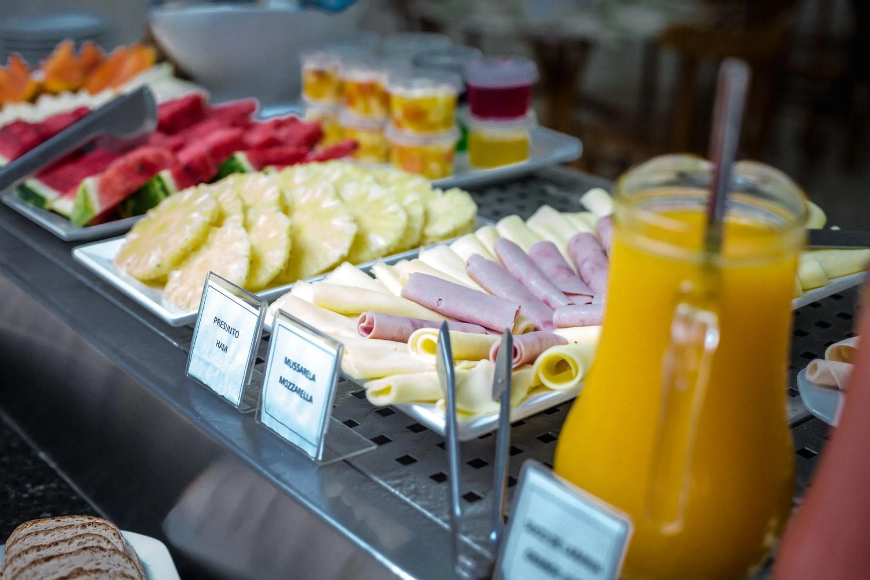 Food and drinks in San Diego Suítes Governador Valadares