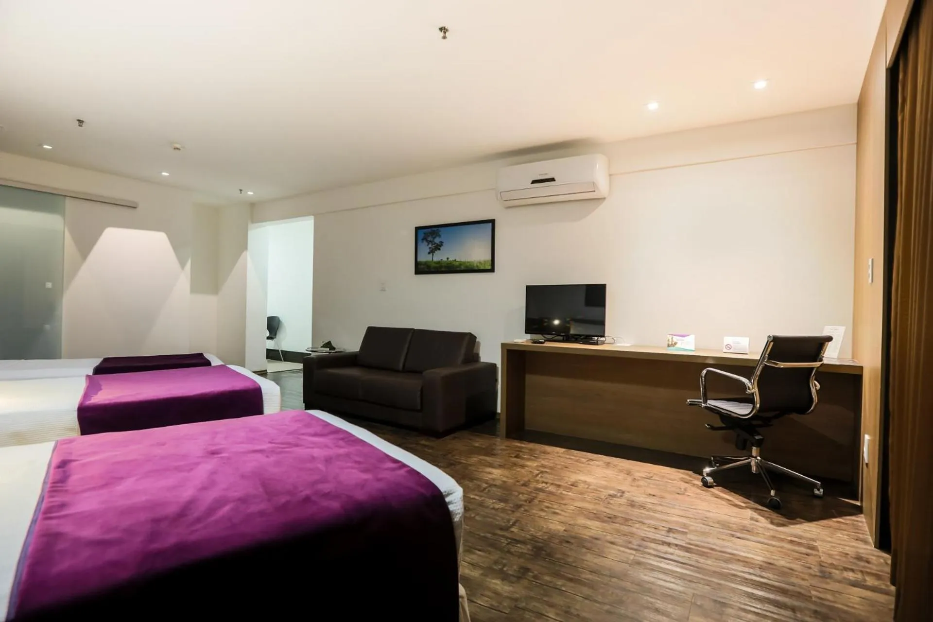 air conditioner, Bed in San Diego Suítes Governador Valadares