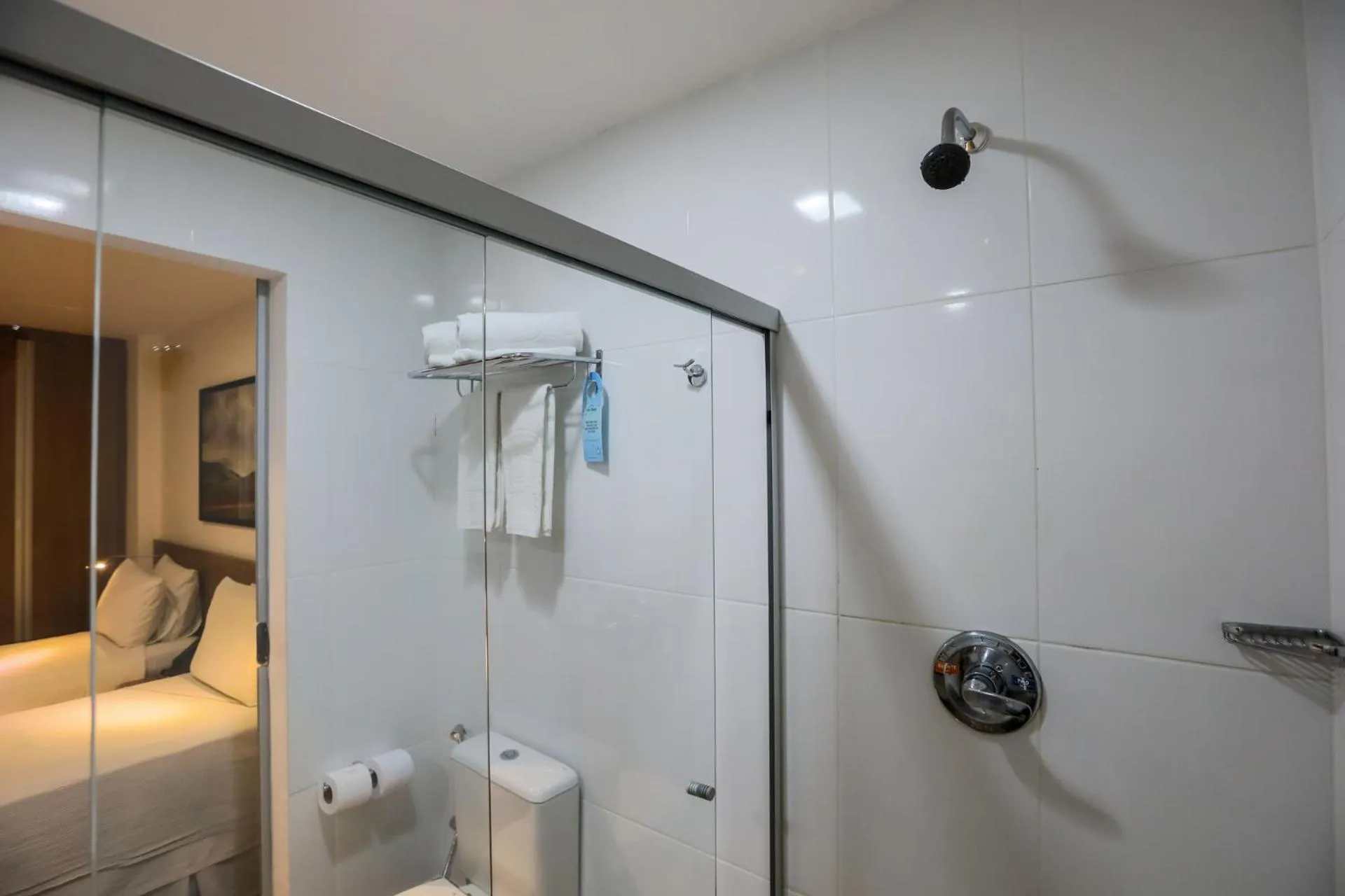 Bathroom in San Diego Suítes Governador Valadares