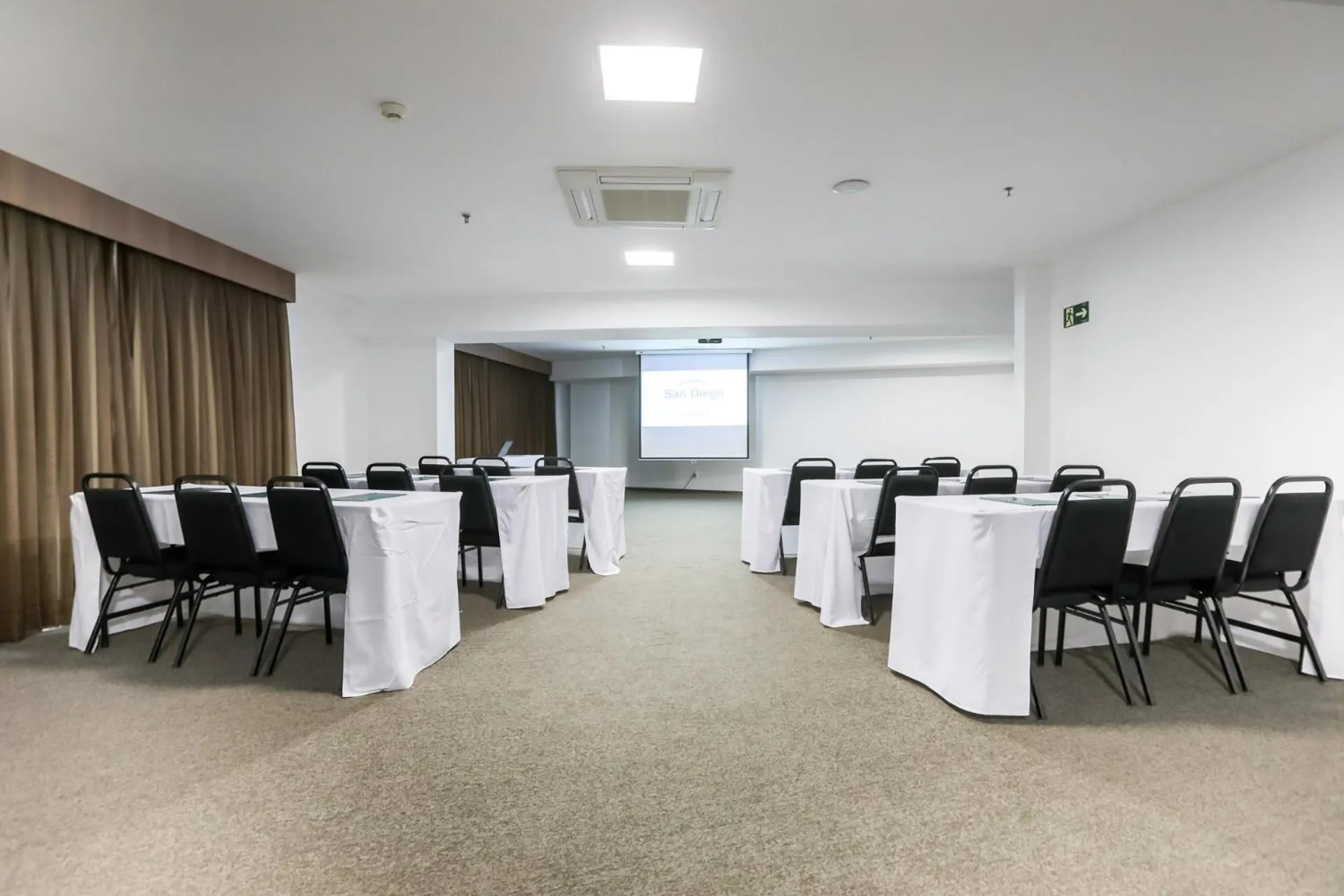 Meeting/conference room in San Diego Suítes Governador Valadares