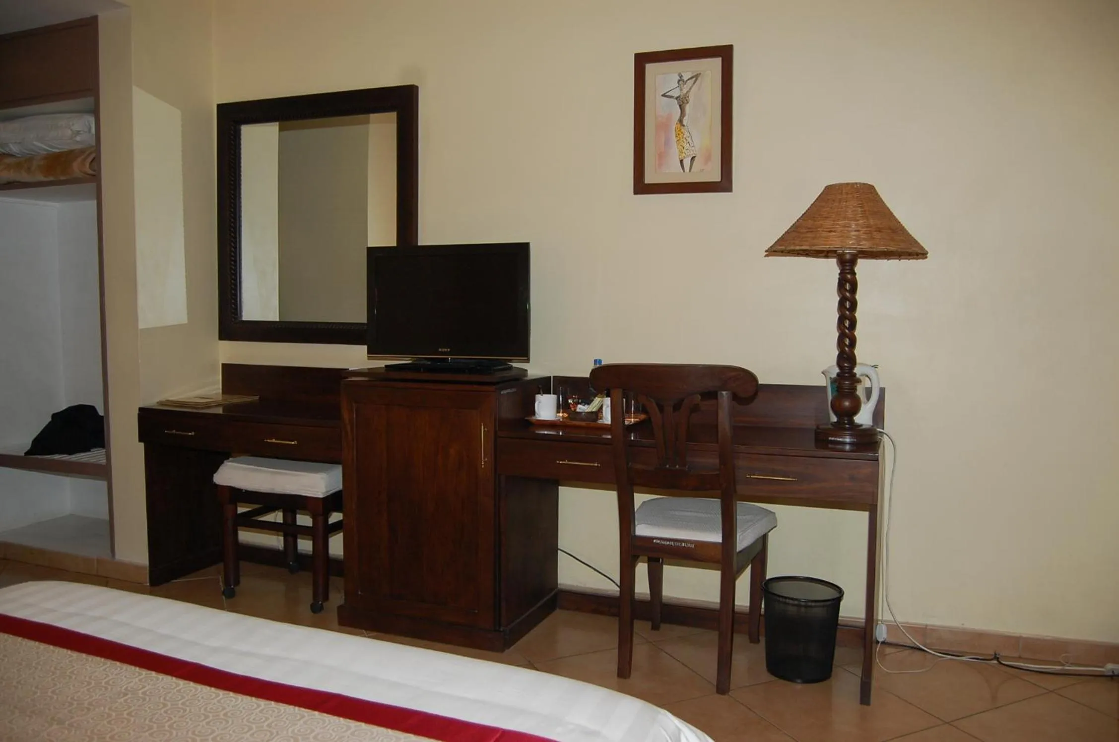 TV and multimedia, Bed in New Safari Hotel