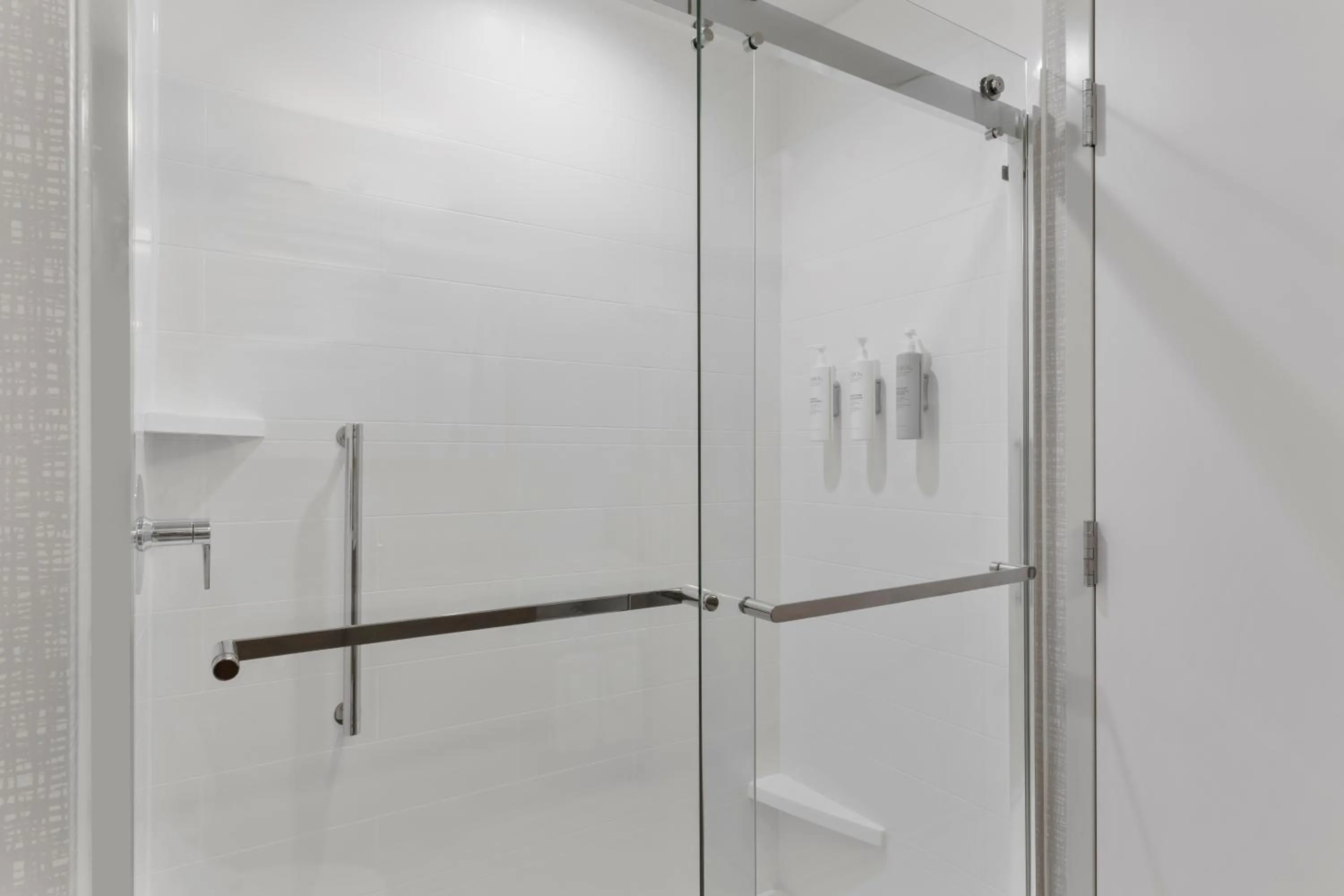 Bathroom in Hampton Inn Saline