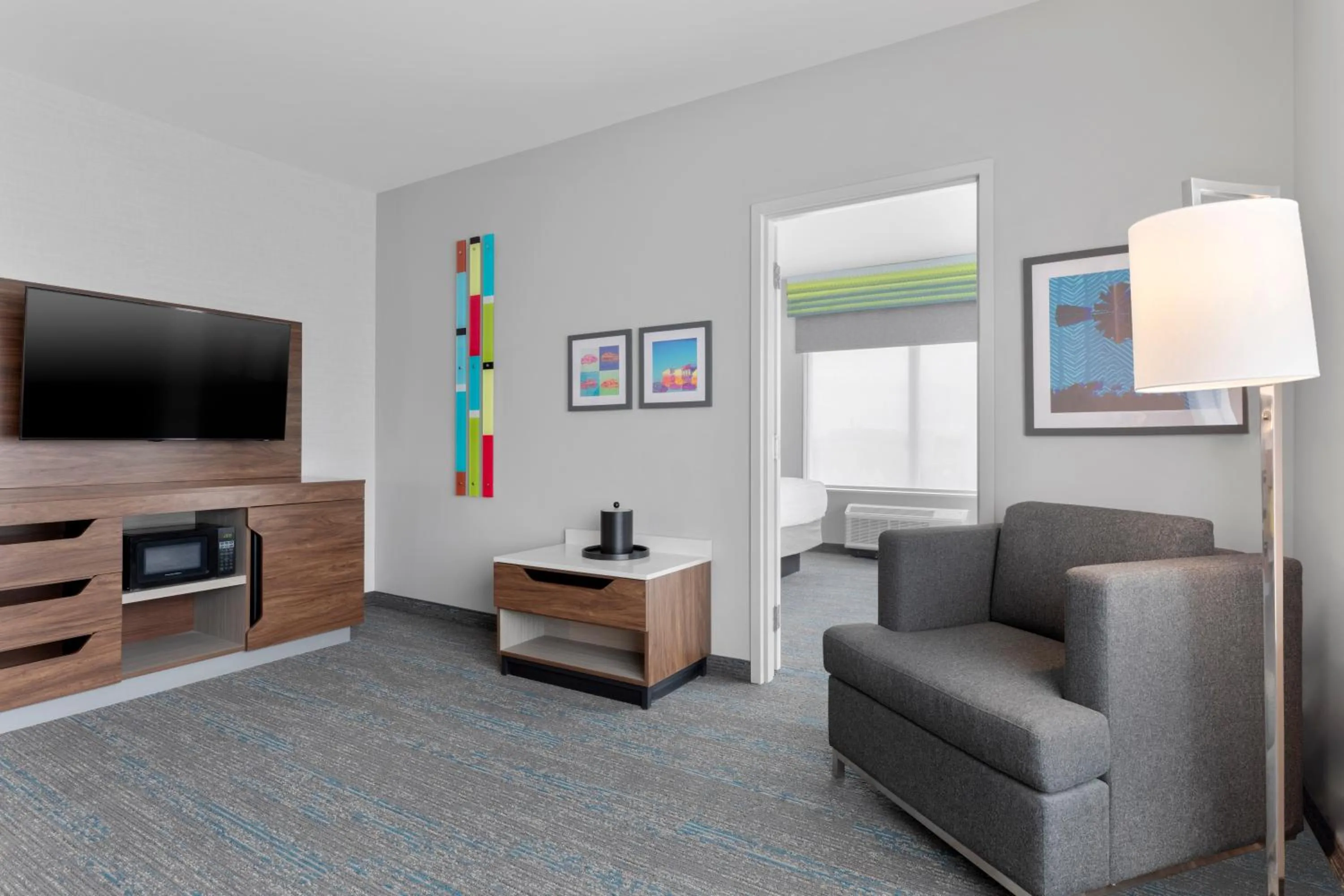 Seating area in Hampton Inn Saline