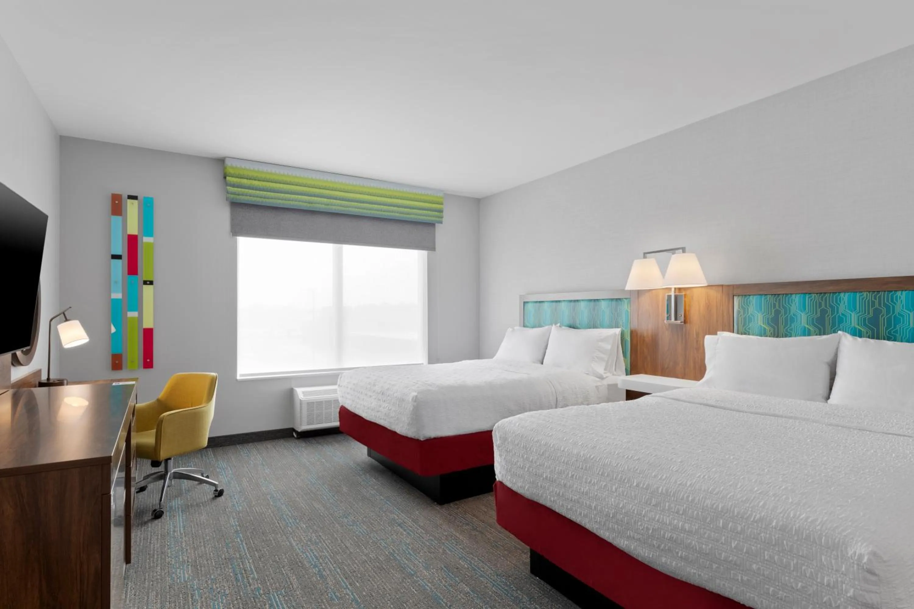 Bedroom, Bed in Hampton Inn Saline