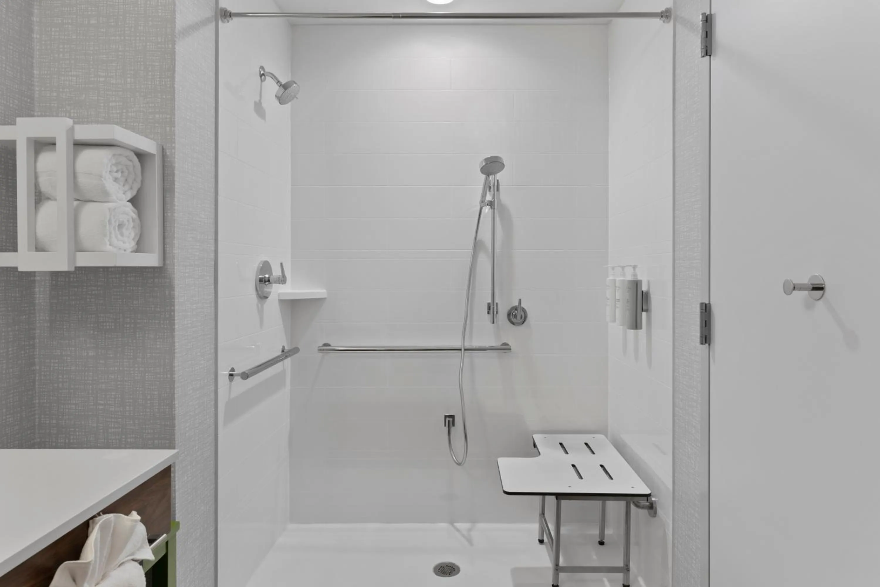 Shower in Hampton Inn Saline