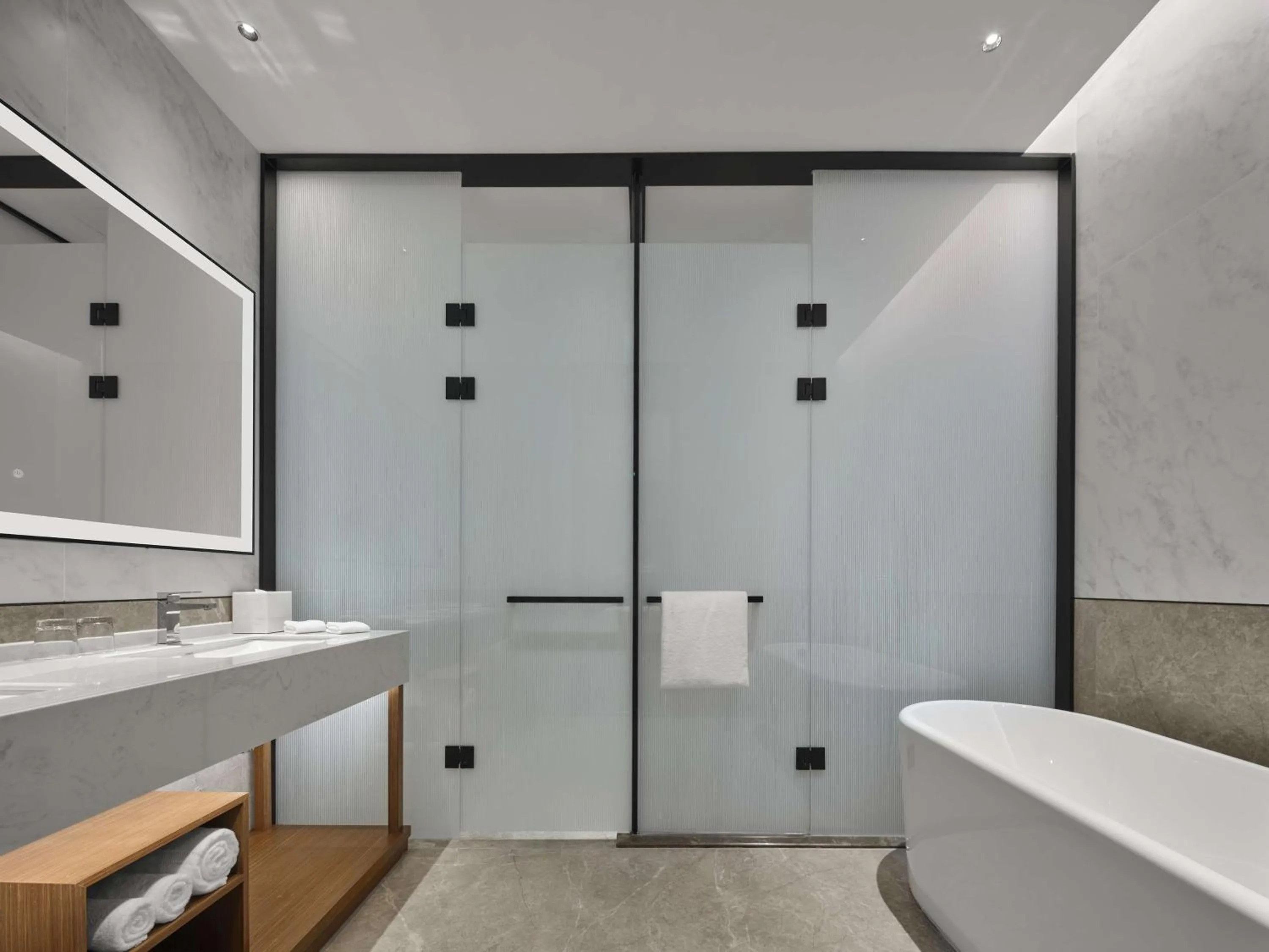 Bathroom in Hilton Garden Inn Huizhou North Railway Station