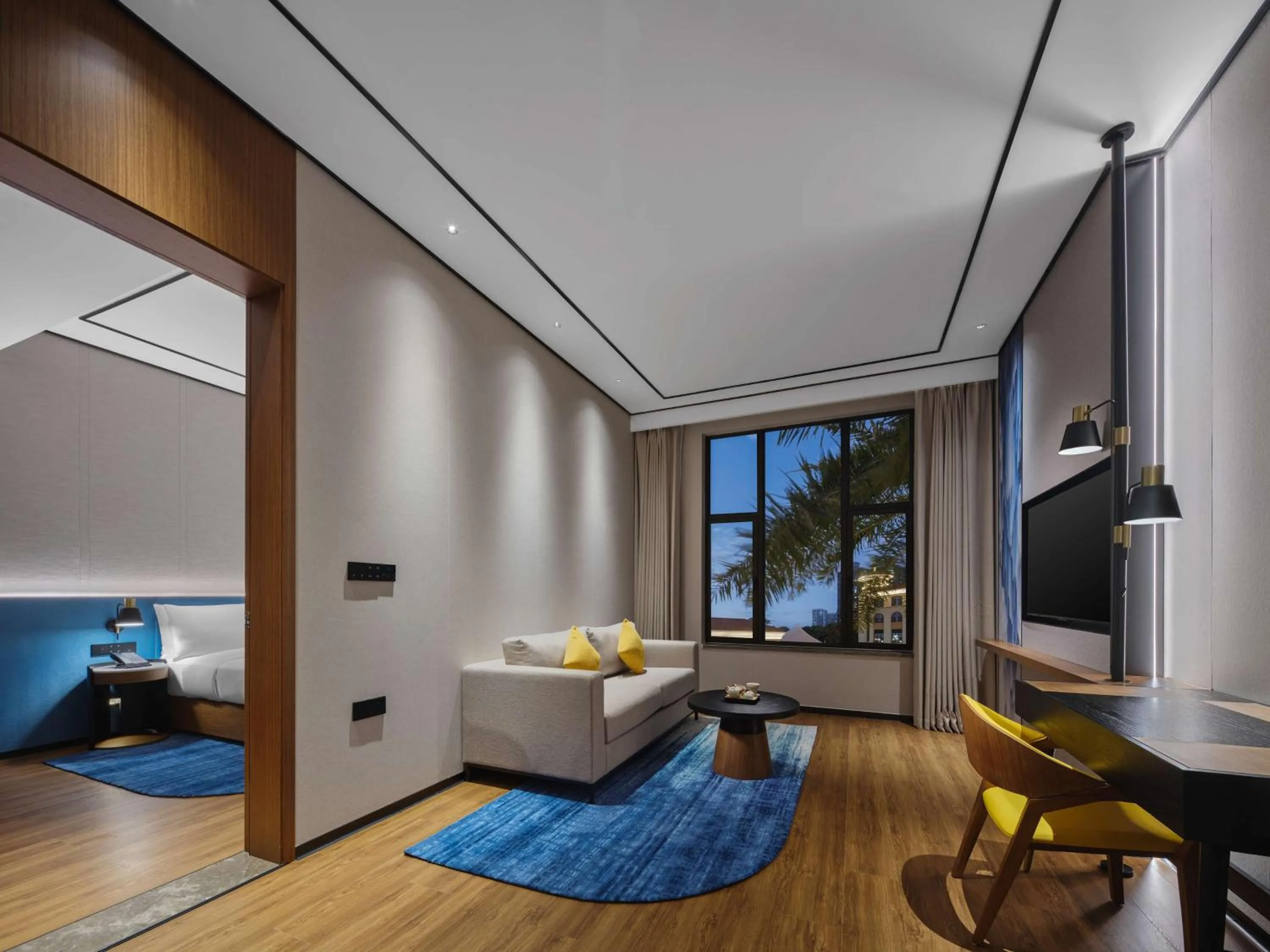 Living room, Bed in Hilton Garden Inn Huizhou North Railway Station