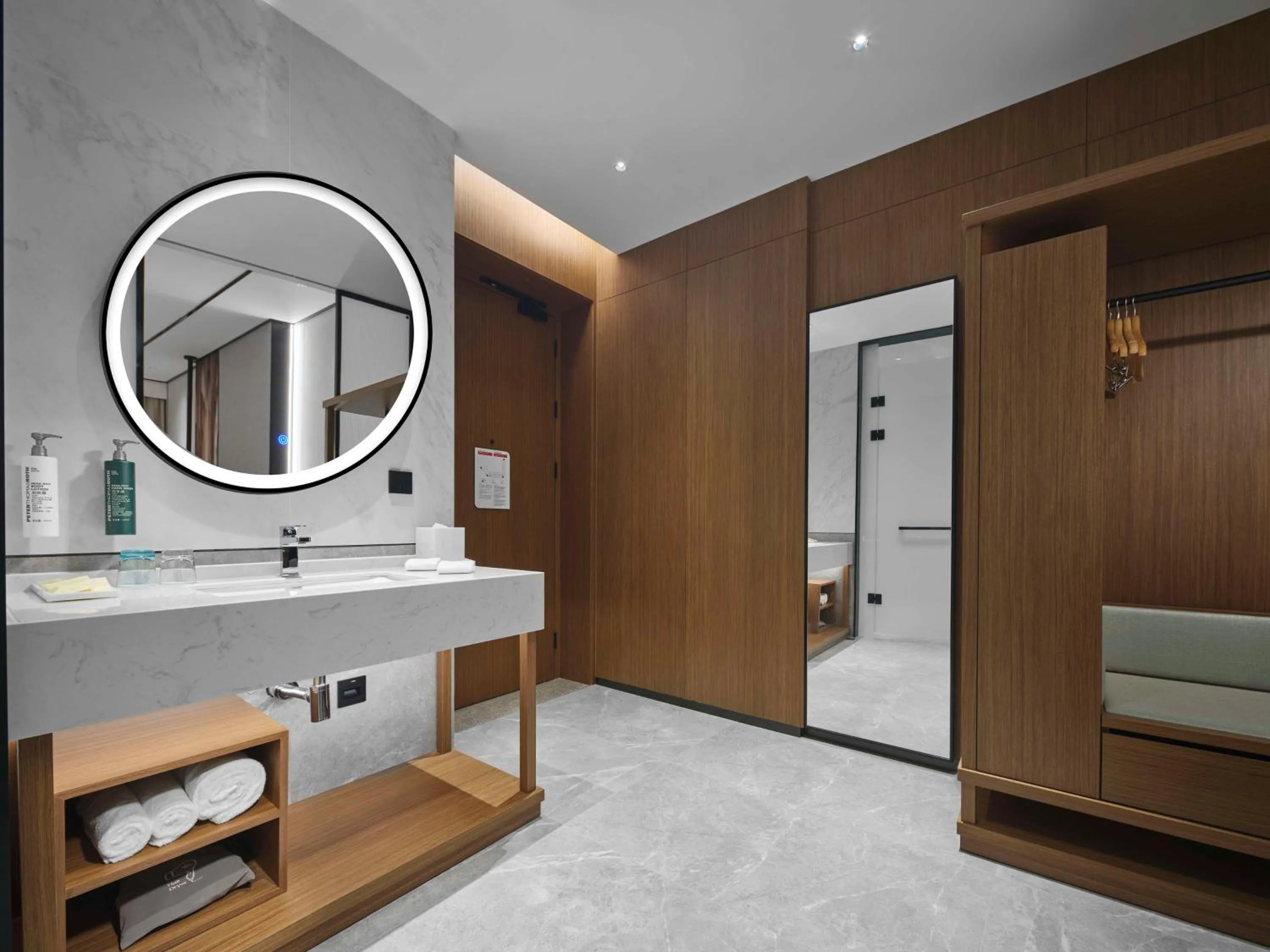 Bathroom in Hilton Garden Inn Huizhou North Railway Station