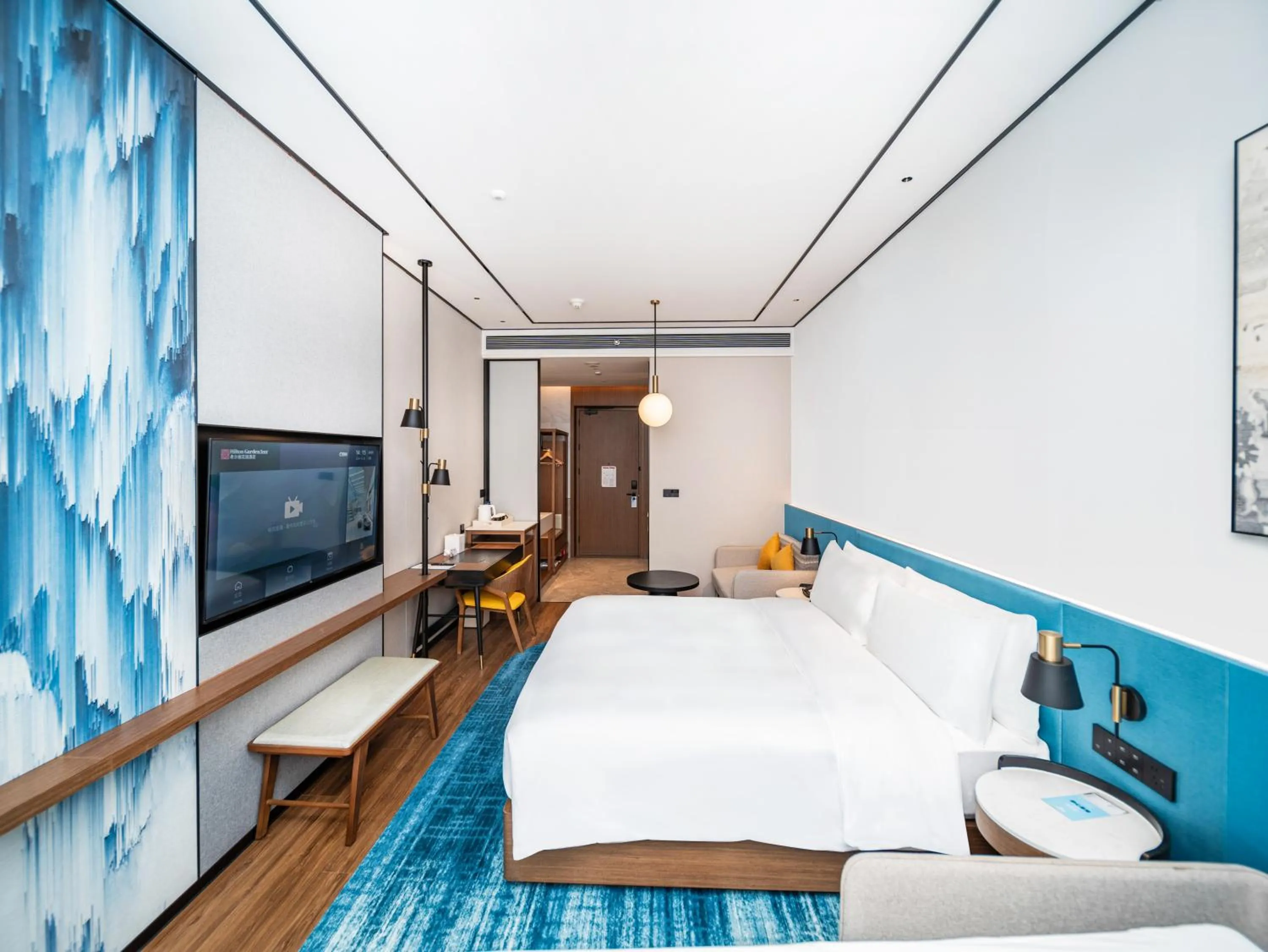 Photo of the whole room, Bed in Hilton Garden Inn Huizhou North Railway Station