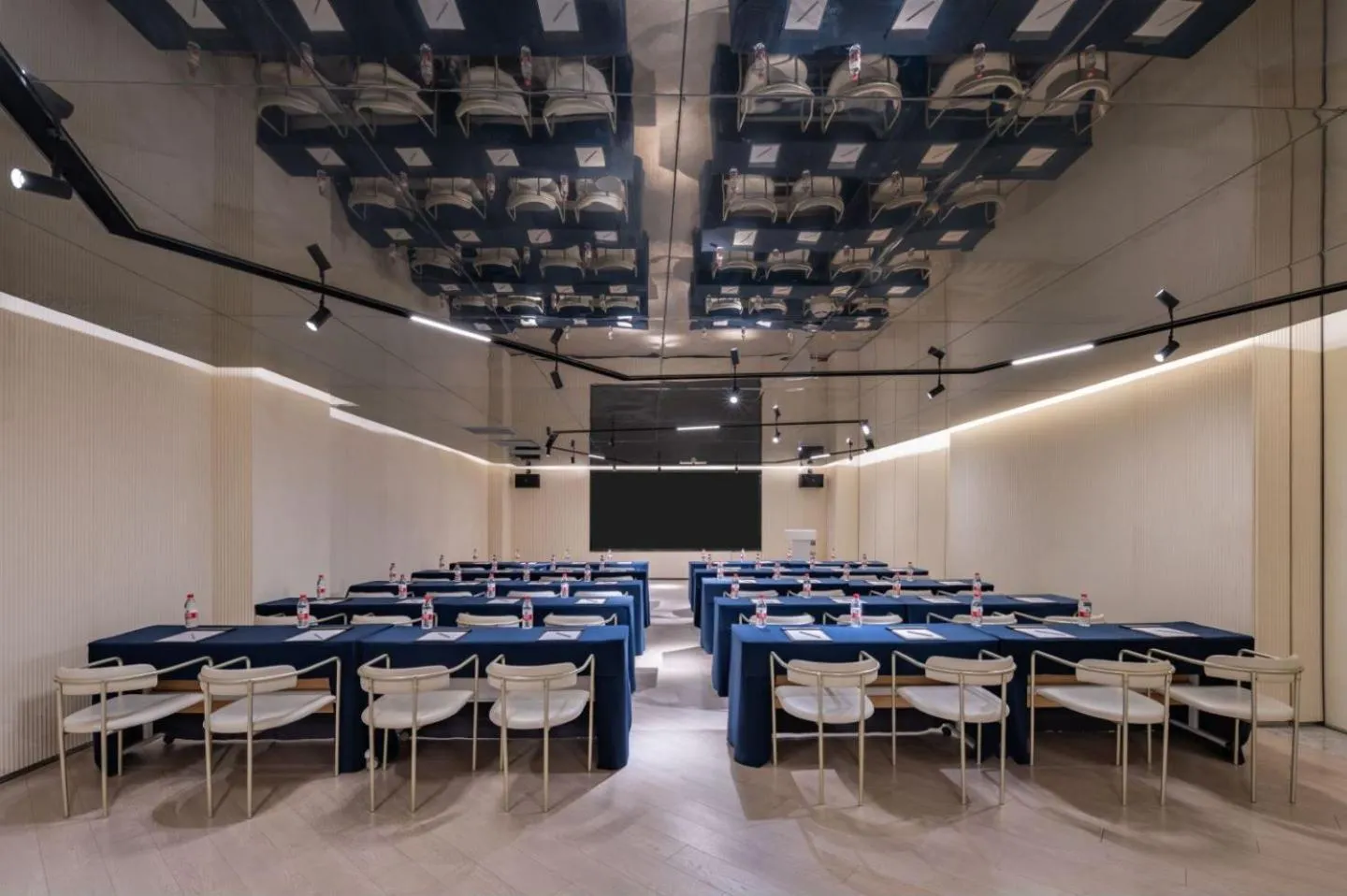 Meeting/conference room in Hilton Garden Inn Nanjing Hexi Olympic Sports Center