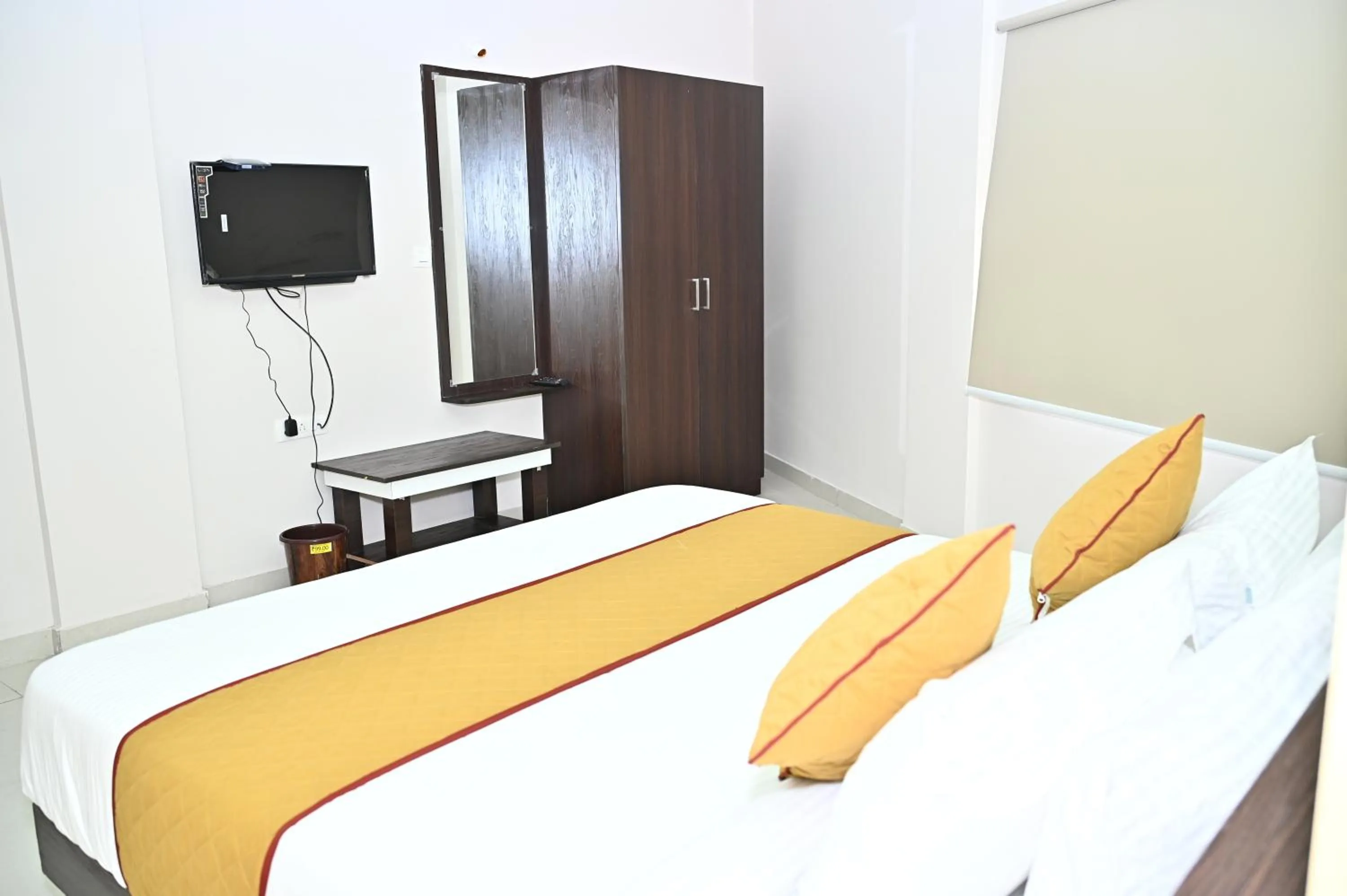 Bedroom, Bed in HOTEL SLN COMFORTS