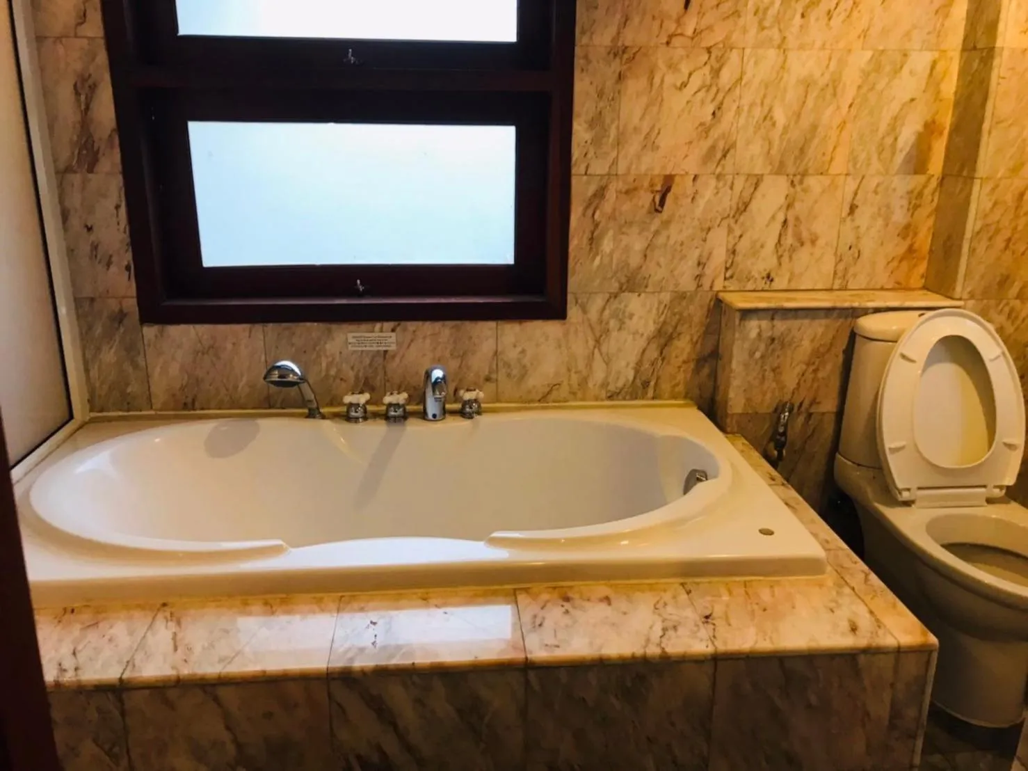 Bath in Saensukkho Hotel & Resort