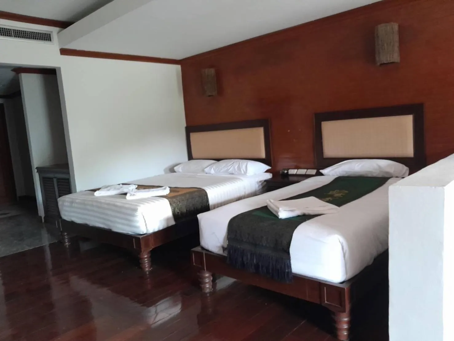 Bed in Saensukkho Hotel & Resort