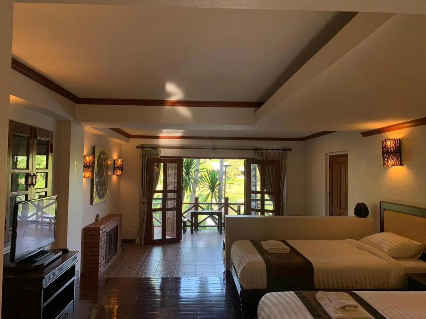 Bed in Saensukkho Hotel & Resort