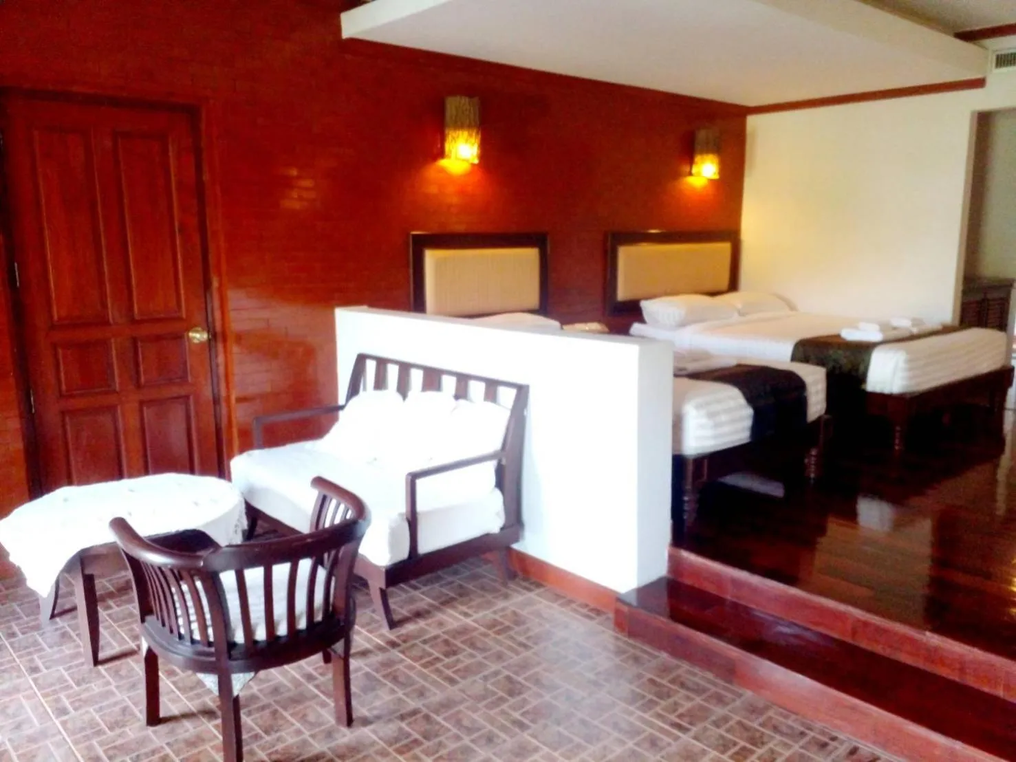 Living room, Bed in Saensukkho Hotel & Resort