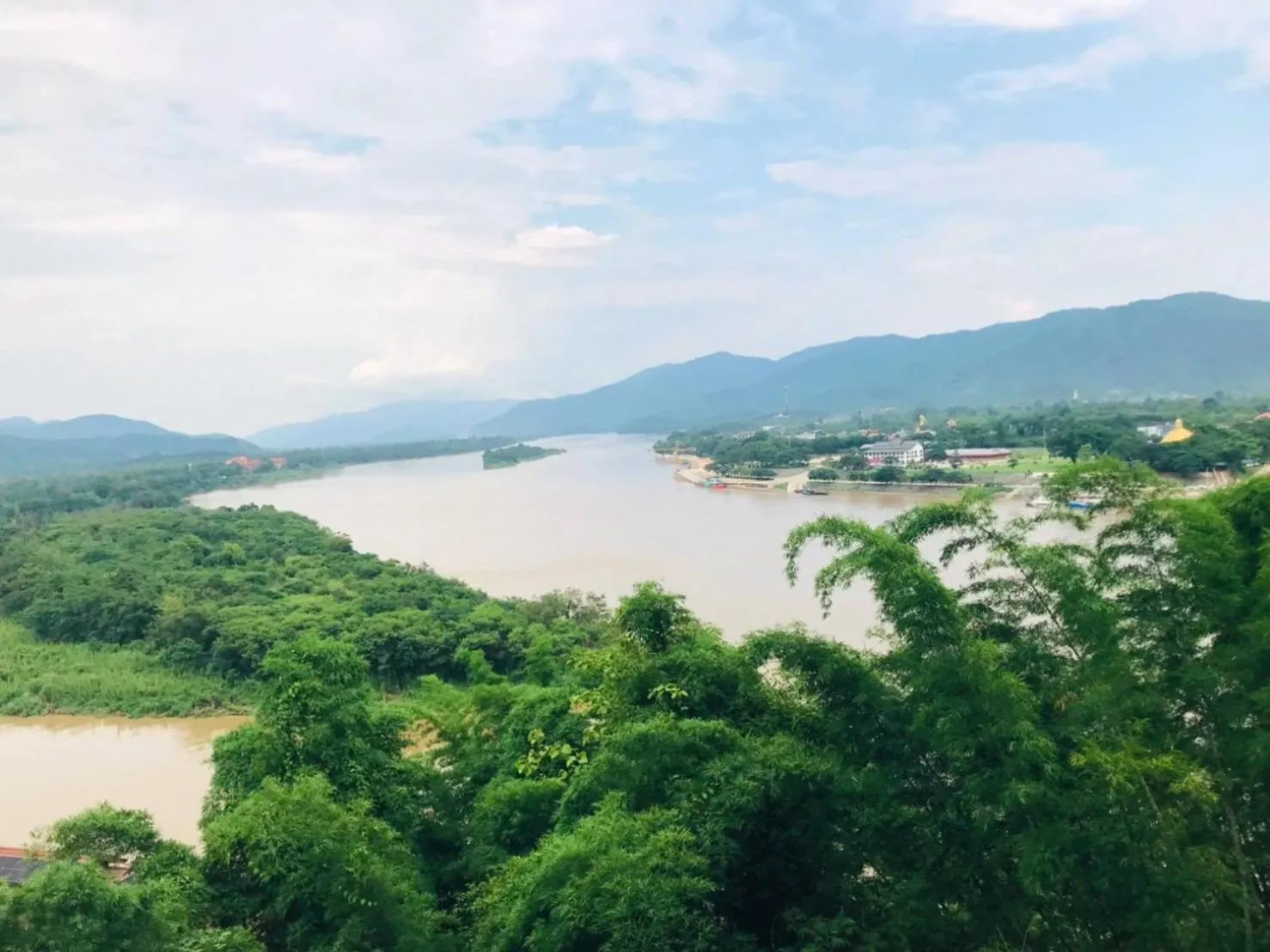 Property building in Saensukkho Hotel & Resort