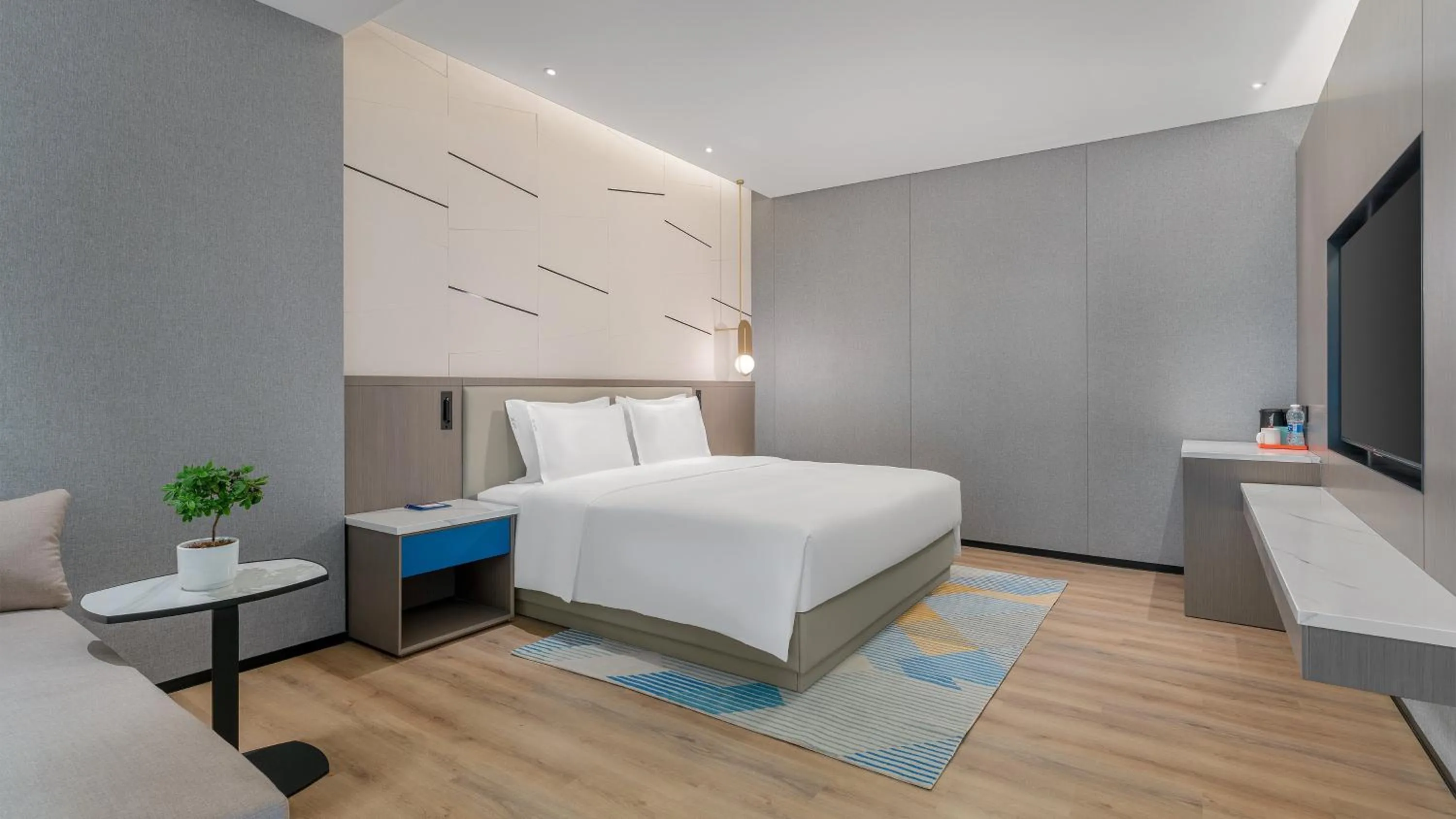 Photo of the whole room, Bed in Holiday Inn Express Lanzhou Downtown by IHG