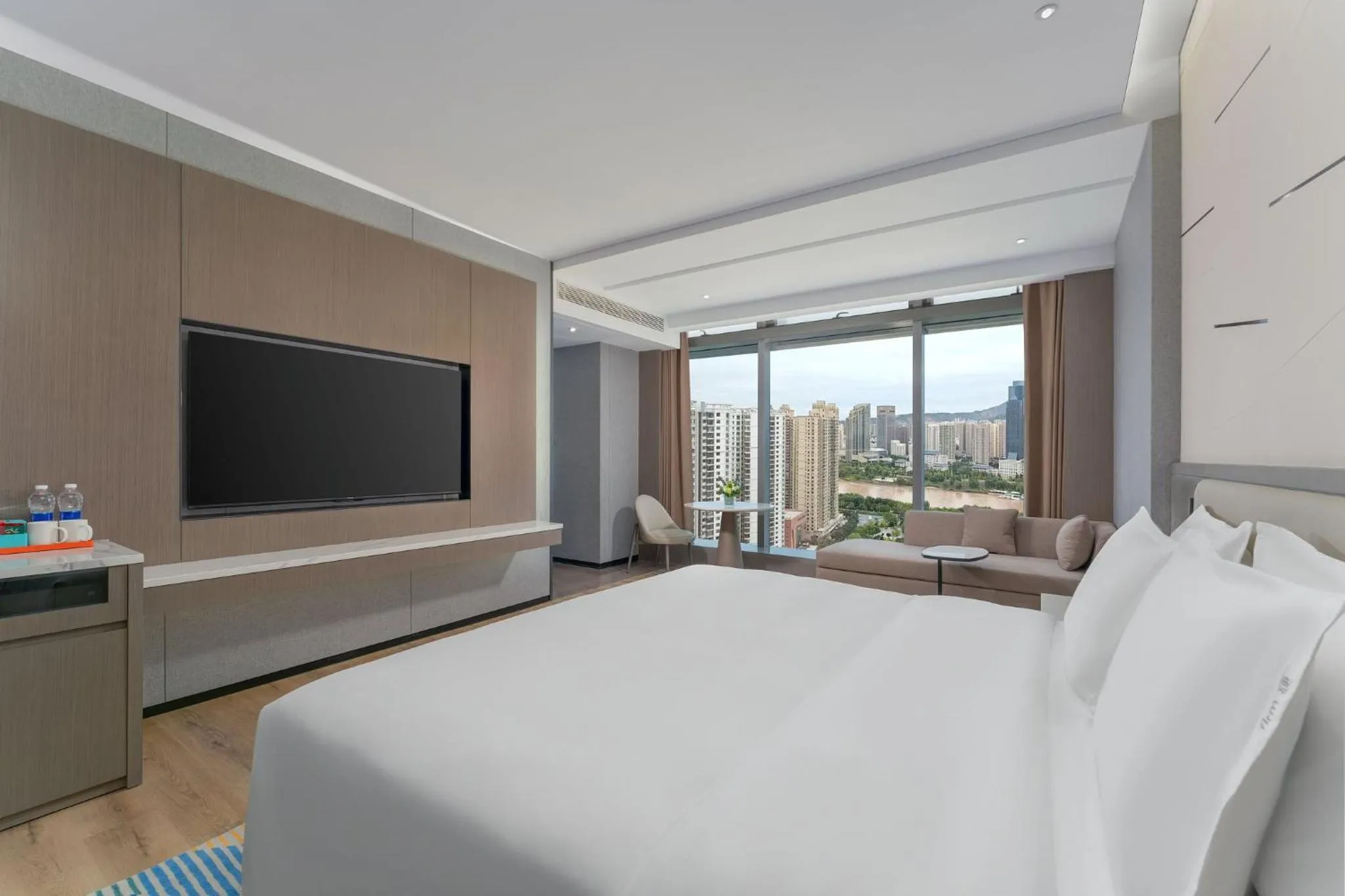 Photo of the whole room, Bed in Holiday Inn Express Lanzhou Downtown by IHG