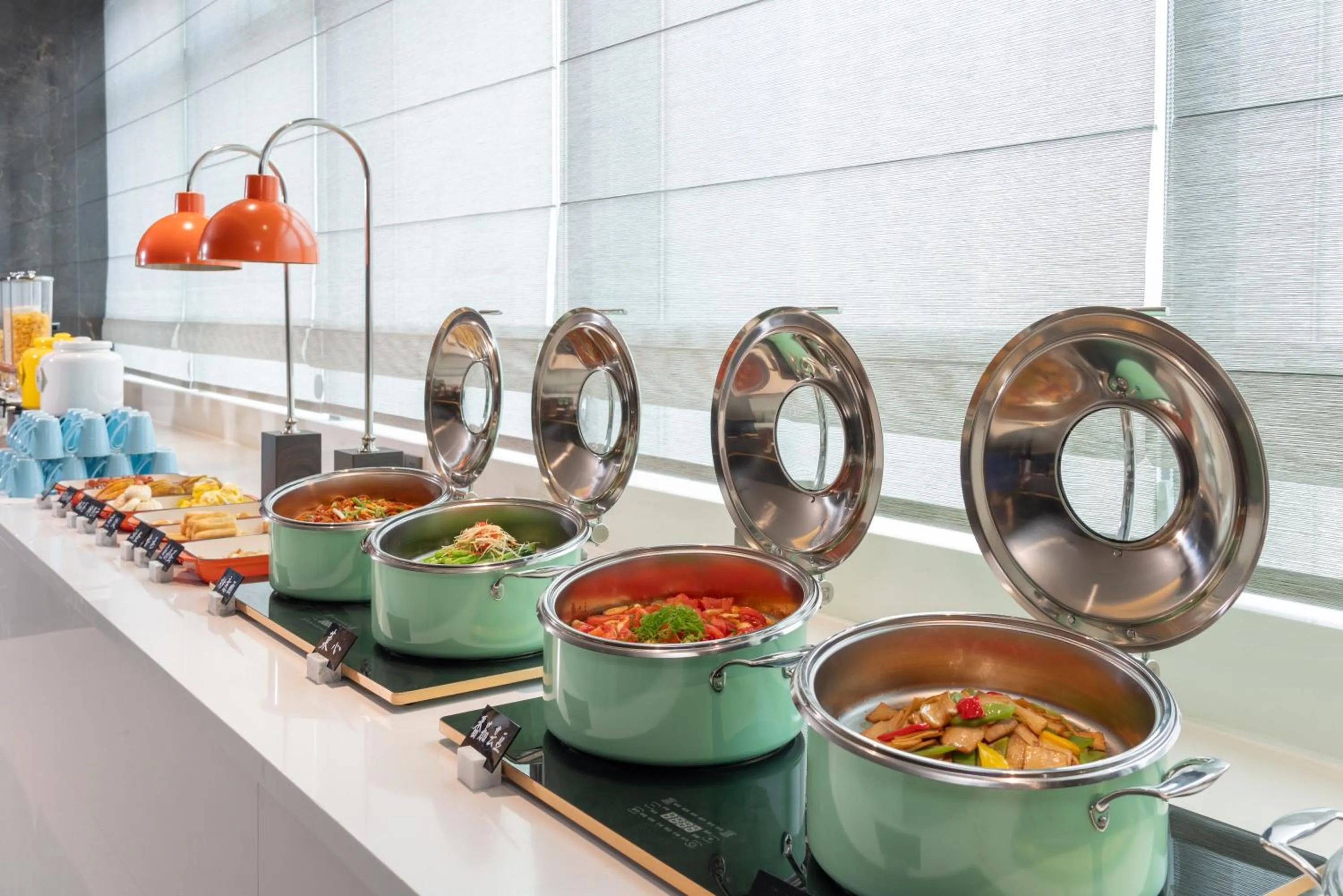 Restaurant/places to eat in Holiday Inn Express Lanzhou Downtown by IHG