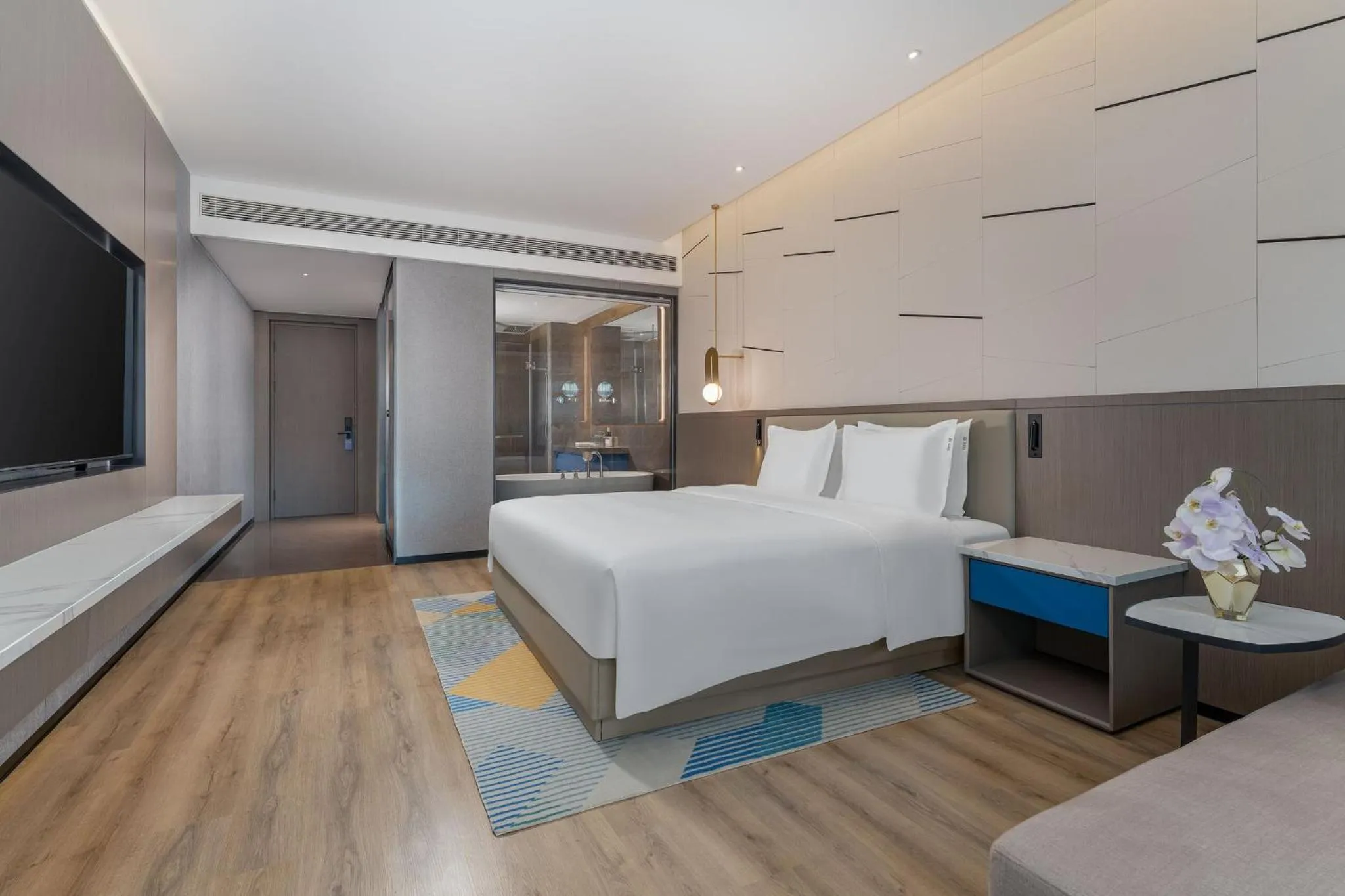 Photo of the whole room, Bed in Holiday Inn Express Lanzhou Downtown by IHG