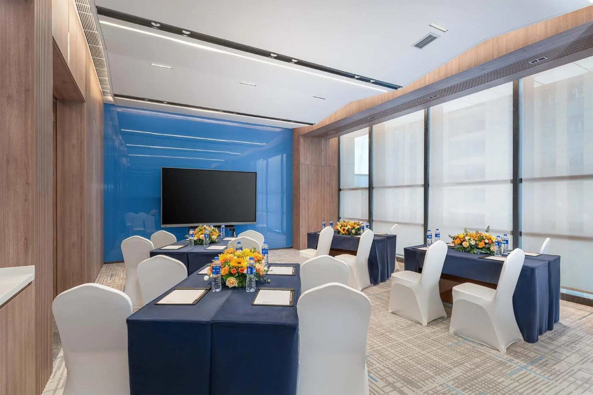 Meeting/conference room in Holiday Inn Express Xi'an Daxing by IHG