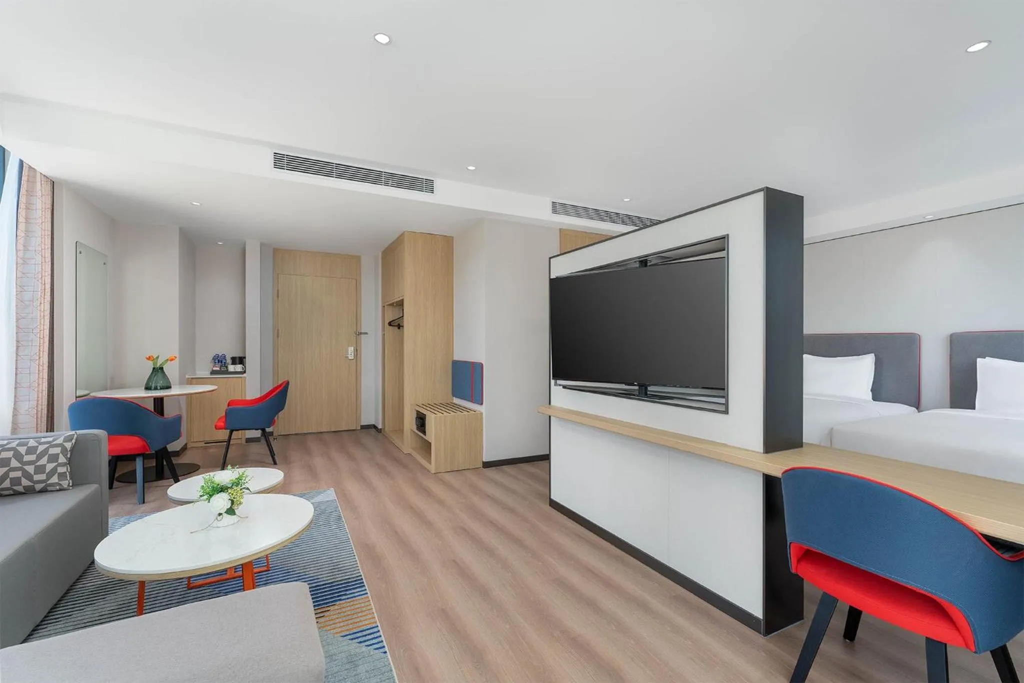 Photo of the whole room in Holiday Inn Express Xi'an Daxing by IHG