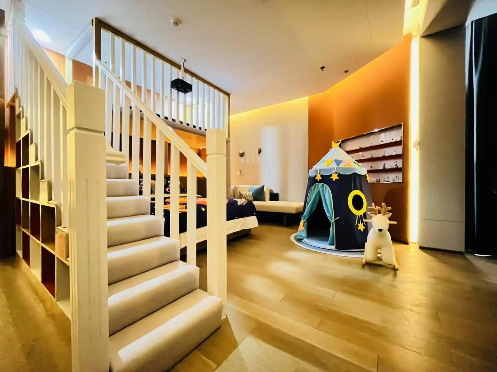 Photo of the whole room, Bed in voco Xi'an Qindu Legend by IHG