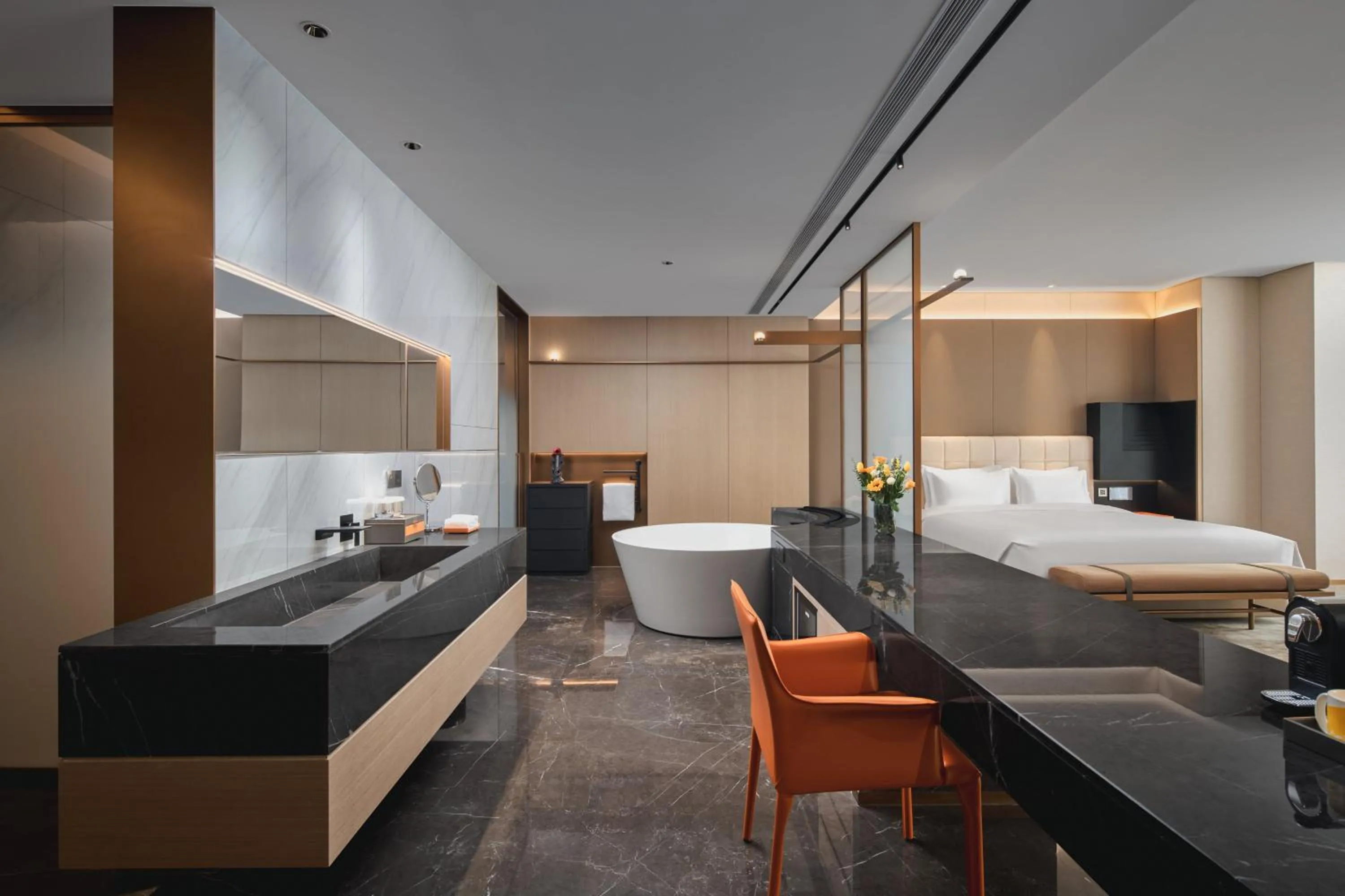 Photo of the whole room, Bed in voco Xi'an Qindu Legend by IHG