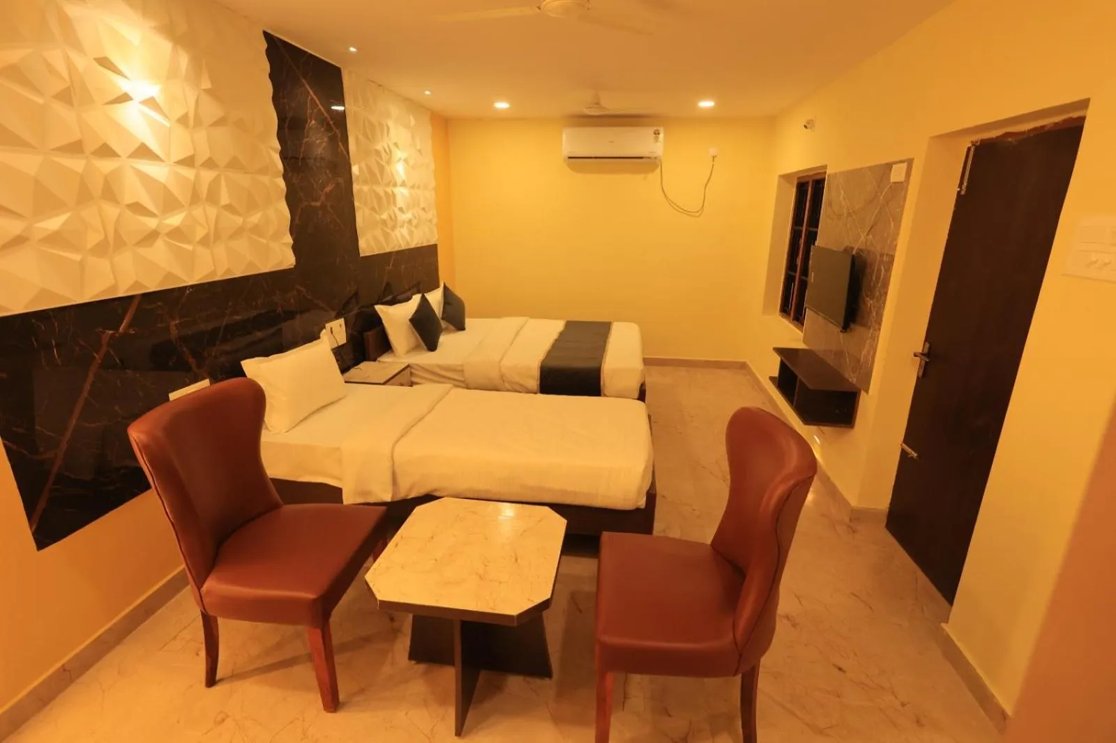 Photo of the whole room in Kailasaa Residency