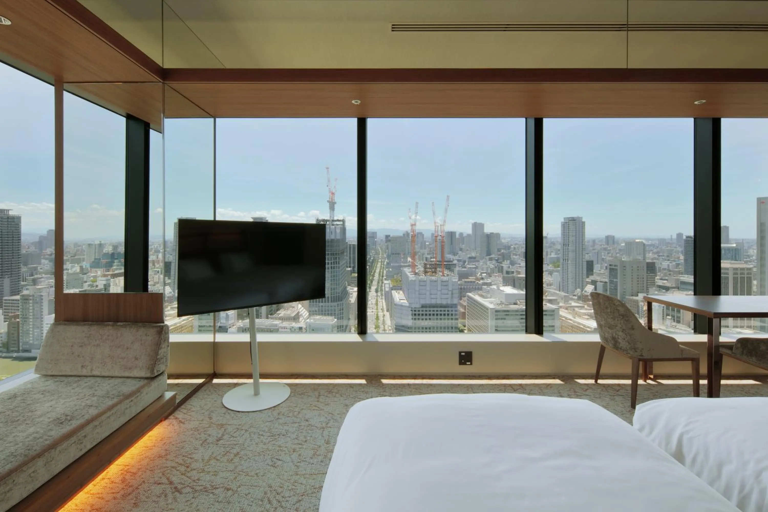 View (from property/room), Bed in Candeo Hotels Osaka The Tower