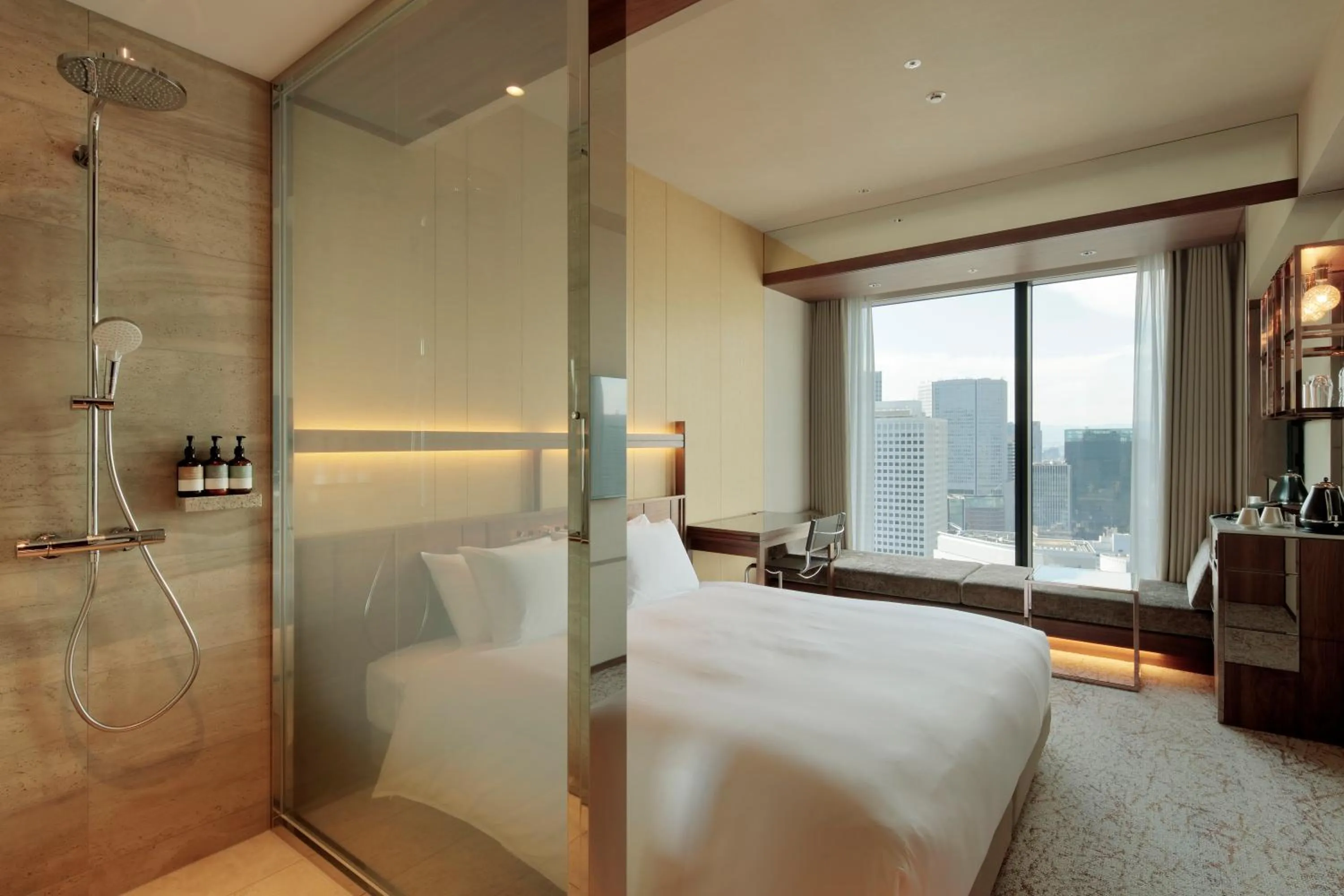 View (from property/room), Bed in Candeo Hotels Osaka The Tower
