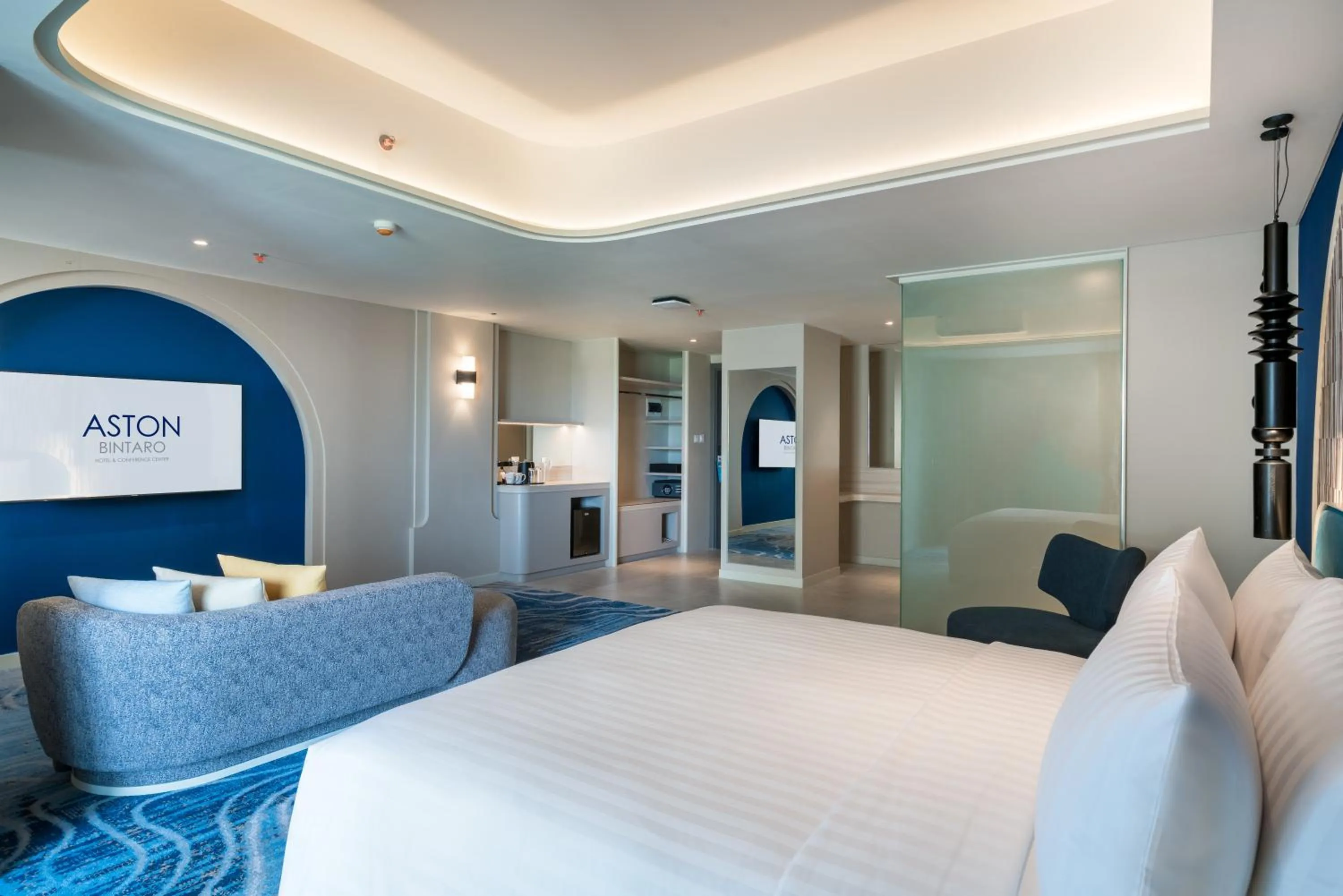 Photo of the whole room, Bed in Aston Bintaro Hotel & Conference Center