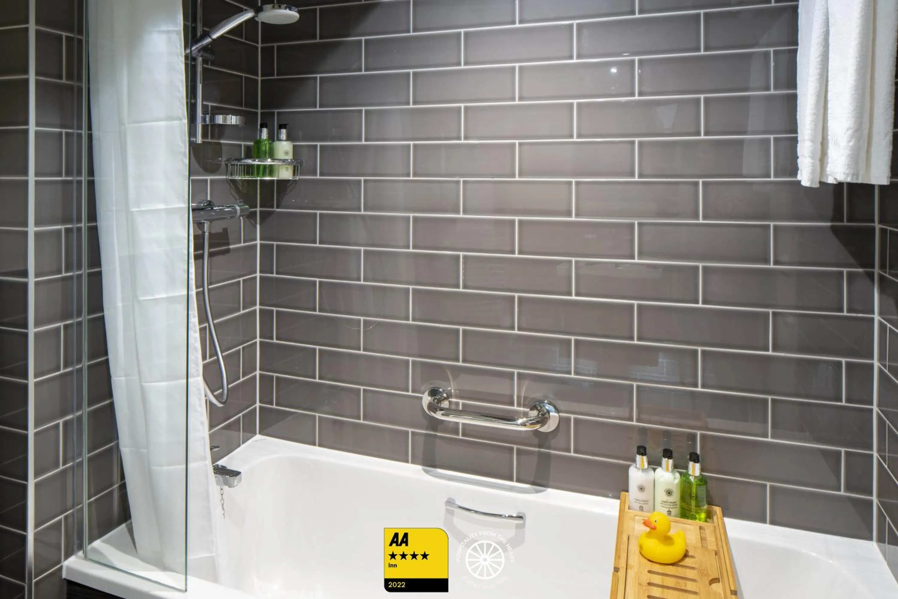 Shower in The Tudor House Hotel, Tewkesbury, Gloucestershire - The Coaching Inn Group