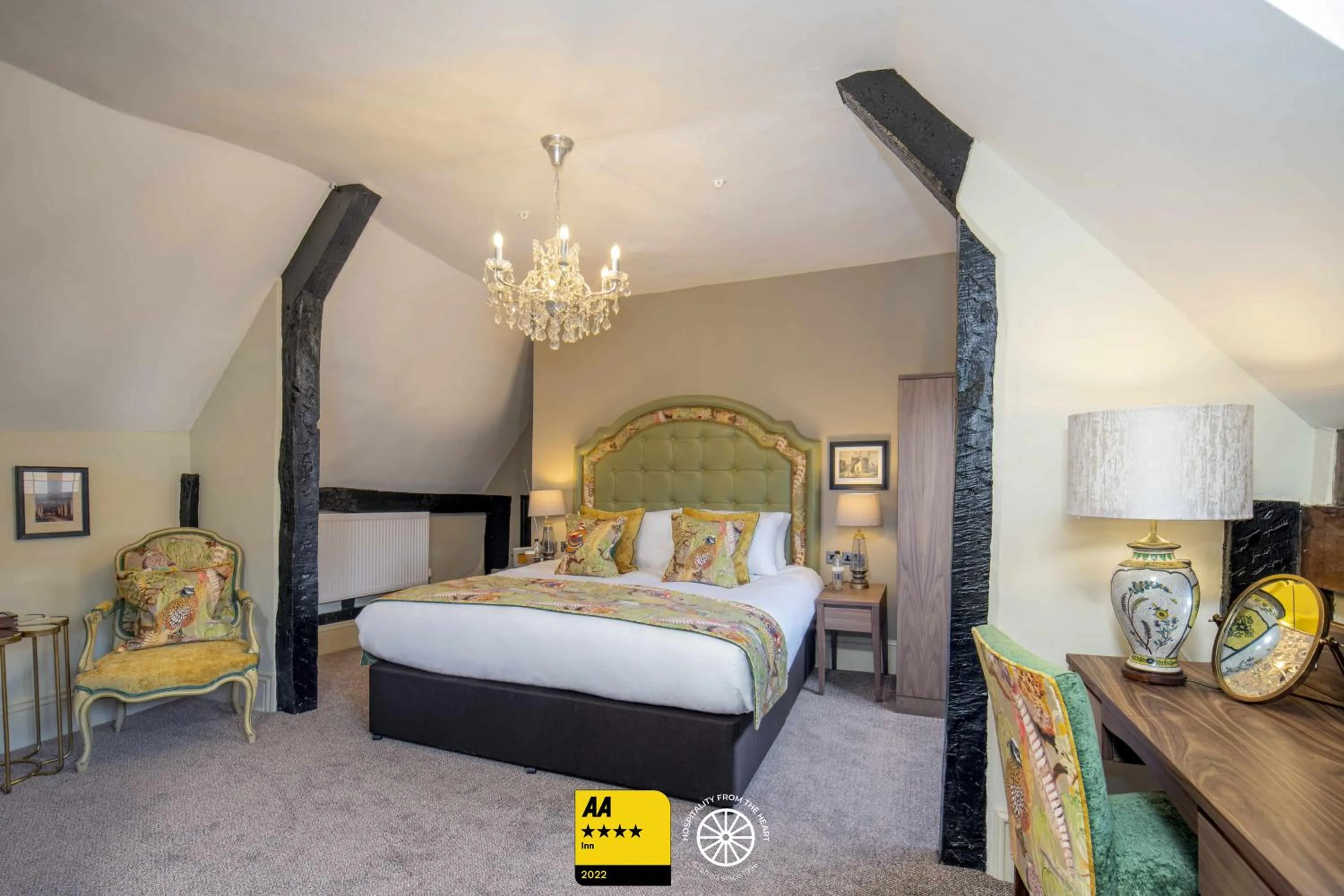 Bed in The Tudor House Hotel, Tewkesbury, Gloucestershire - The Coaching Inn Group