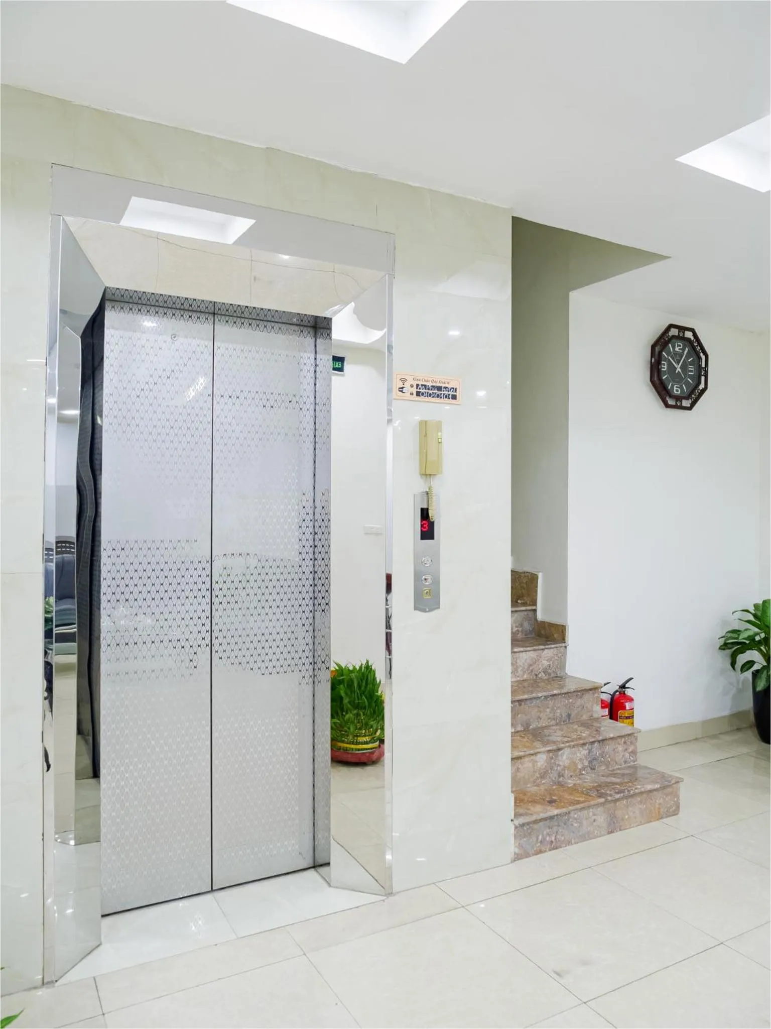 elevator in New An Phú Hotel