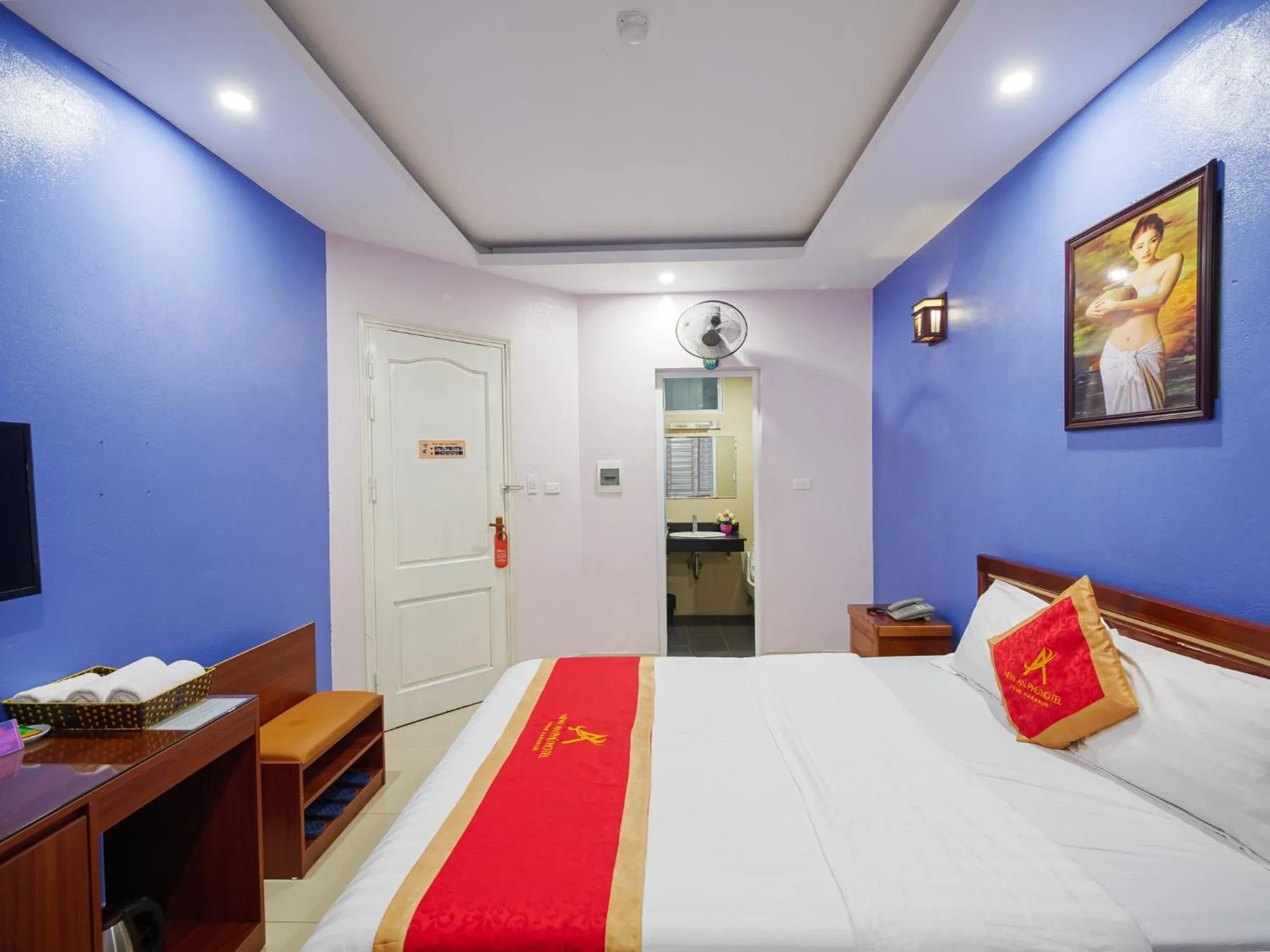 Photo of the whole room, Bed in New An Phú Hotel