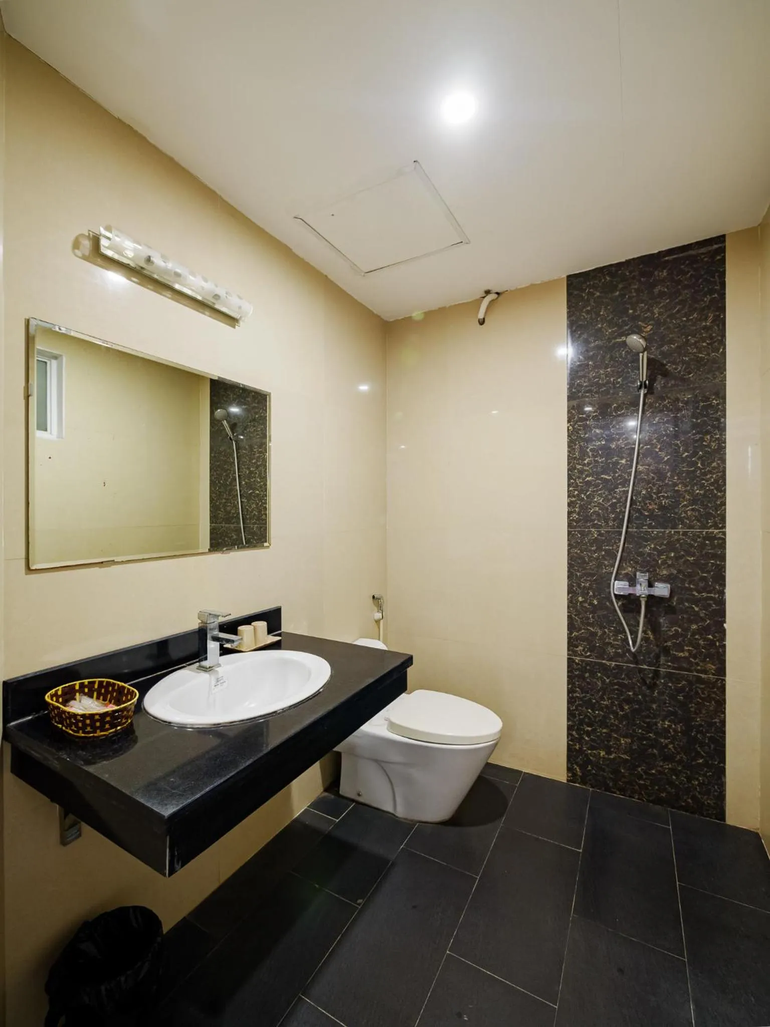 Shower in New An Phú Hotel