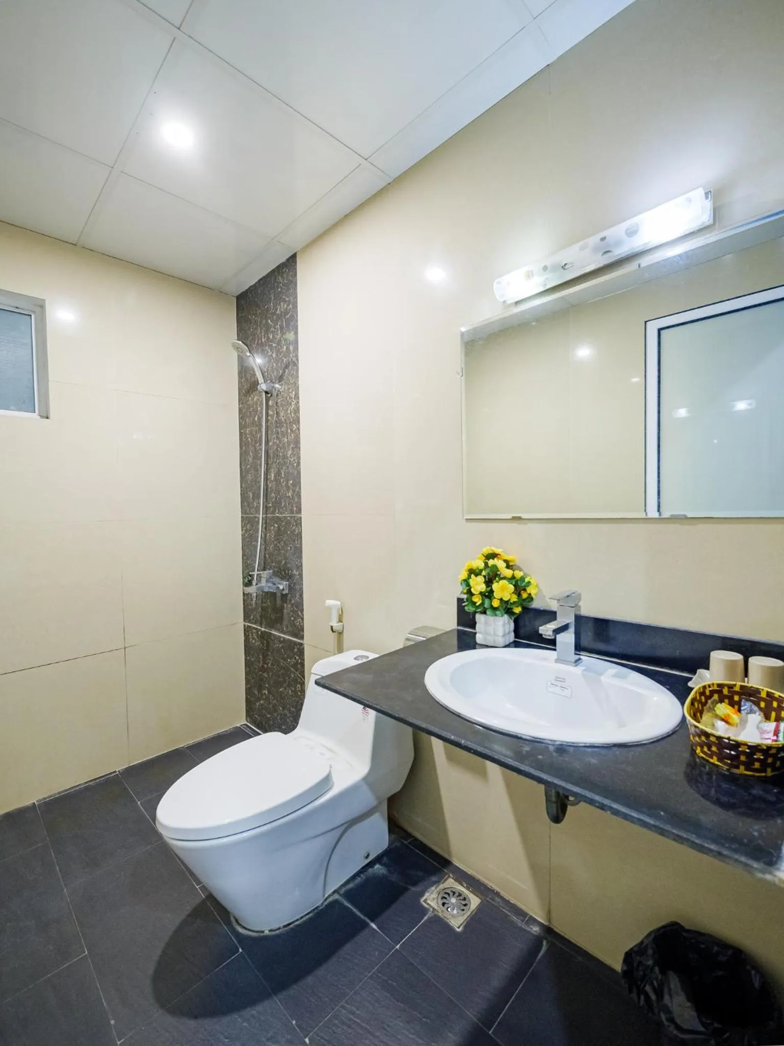 Shower in New An Phú Hotel