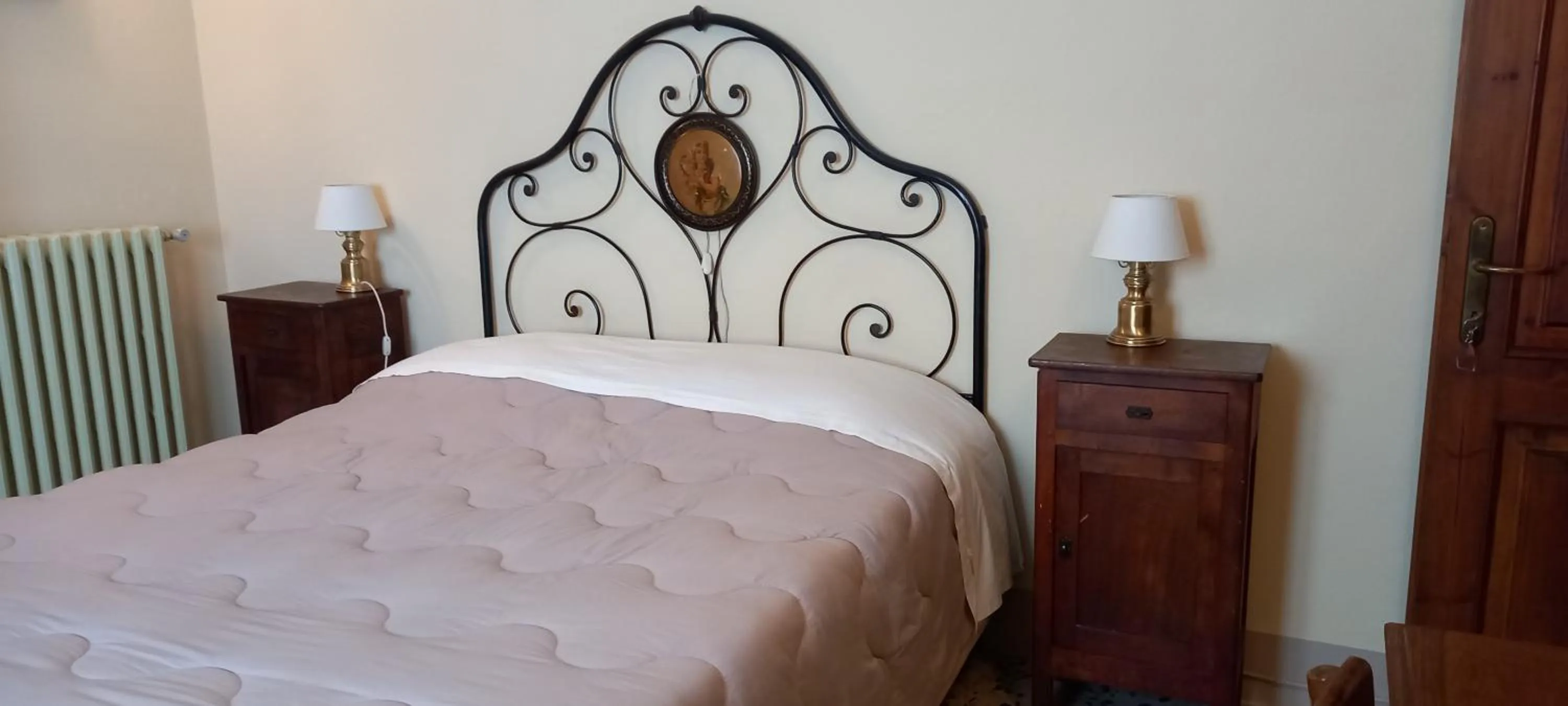 Bed in Albergo del Ponte