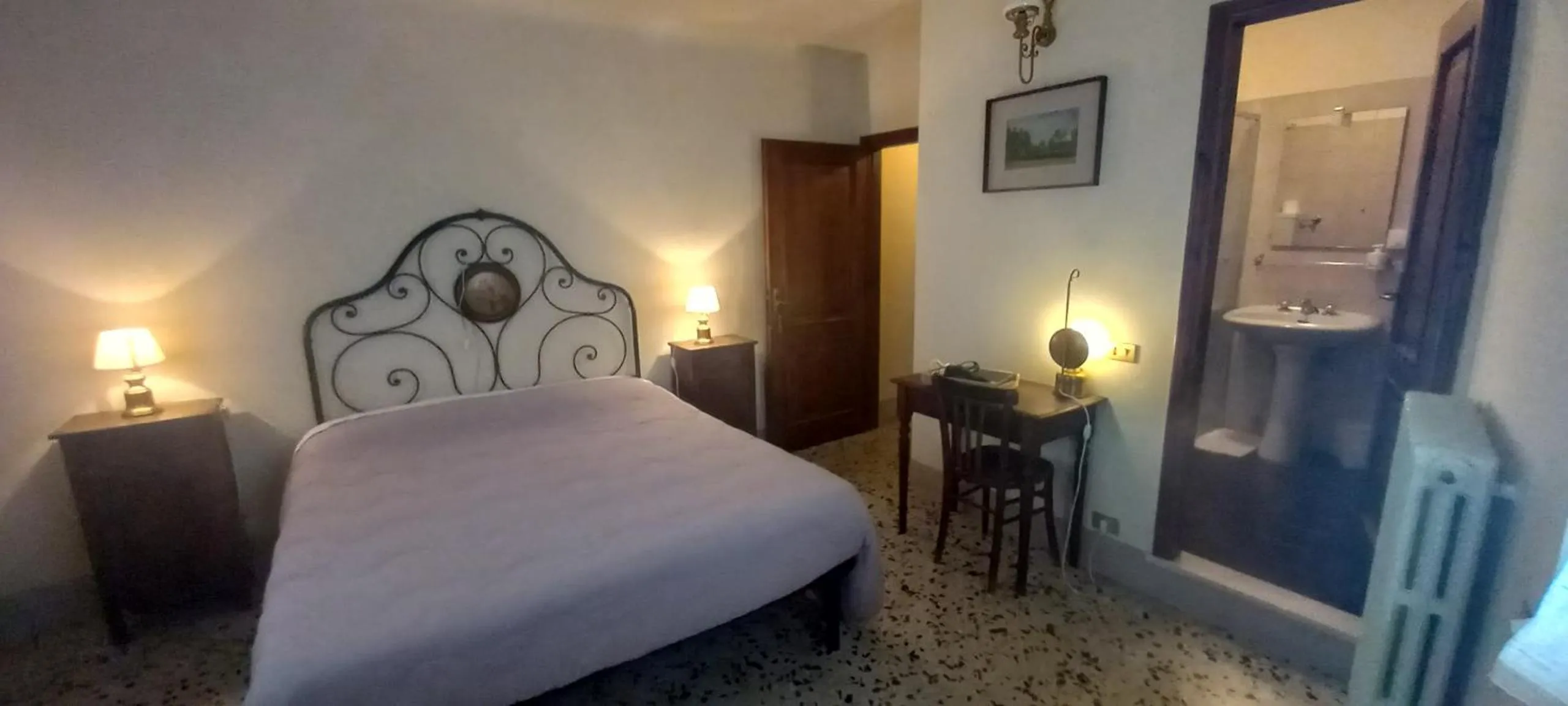 Bed in Albergo del Ponte