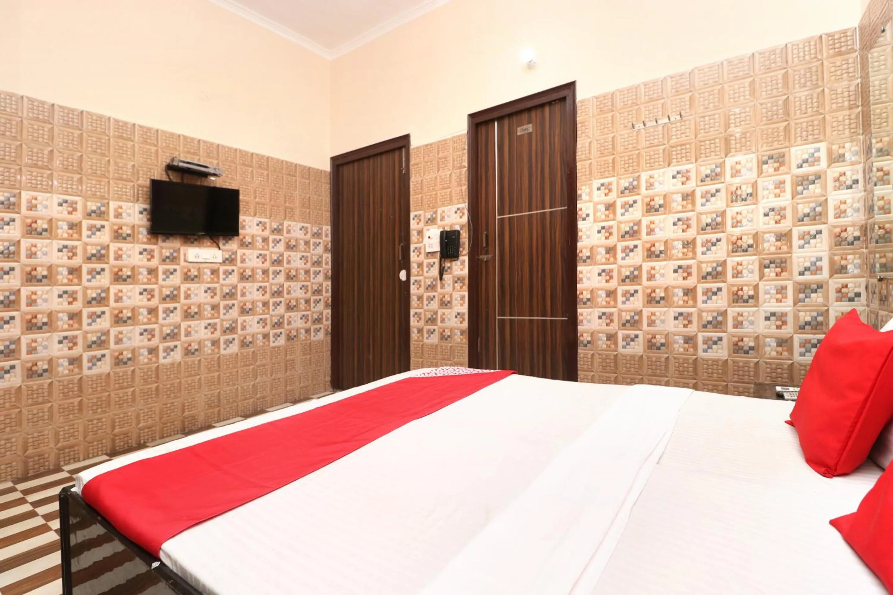 Bedroom, Bed in Hotel O Kapoor Residency