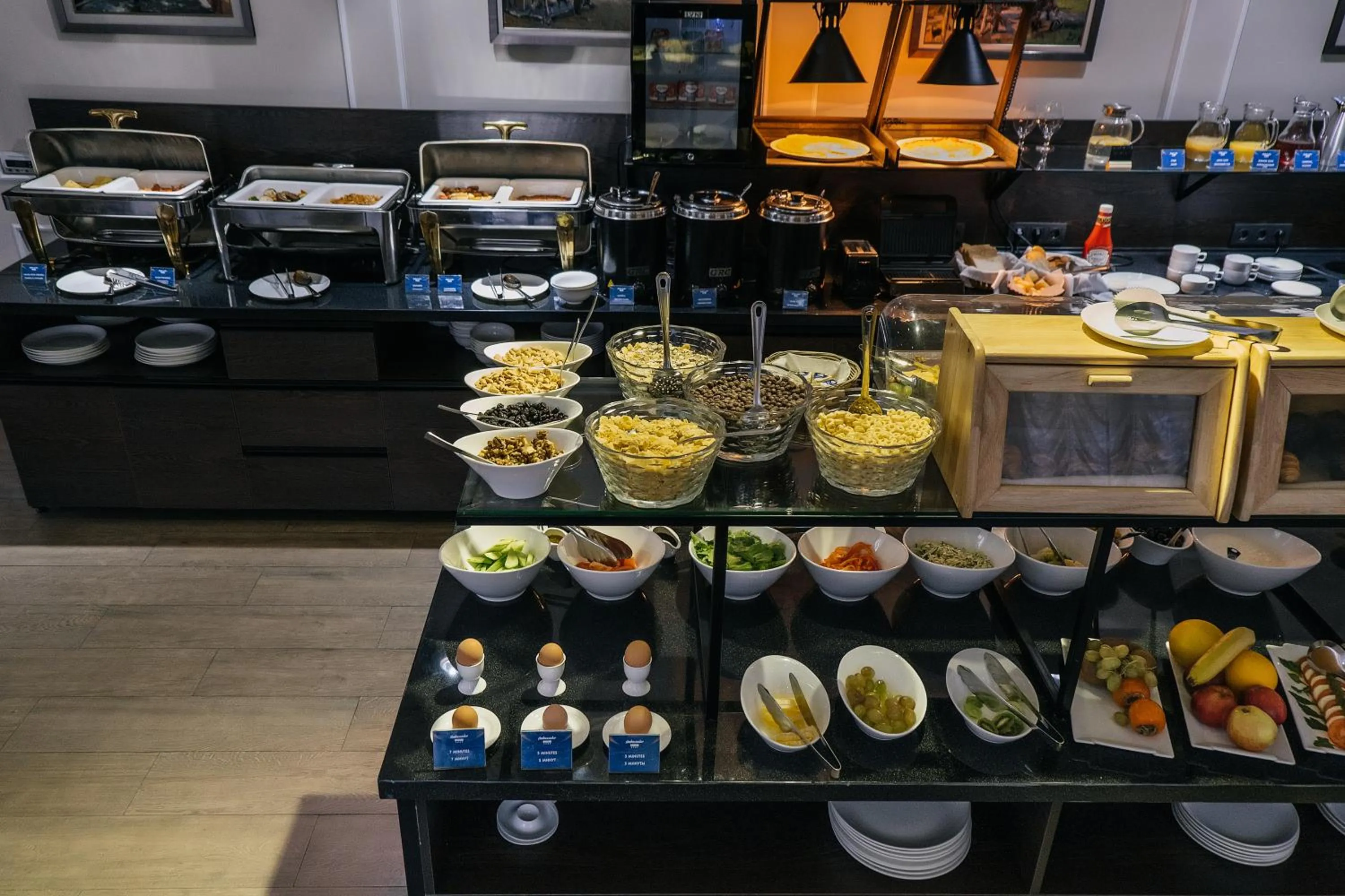 Food and drinks in Ambassador Hotel