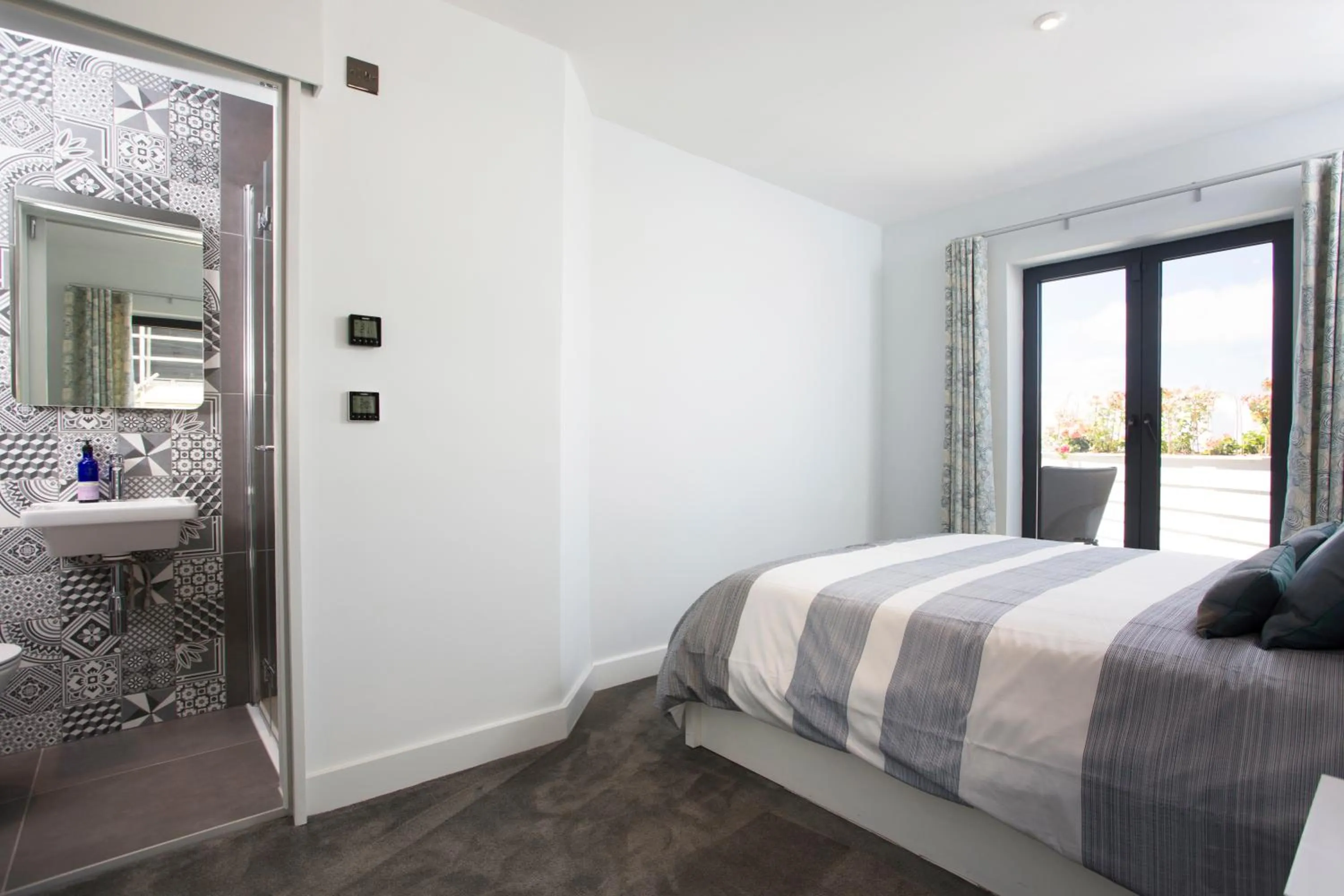Bathroom, Bed in Sea Sunset Cottage
