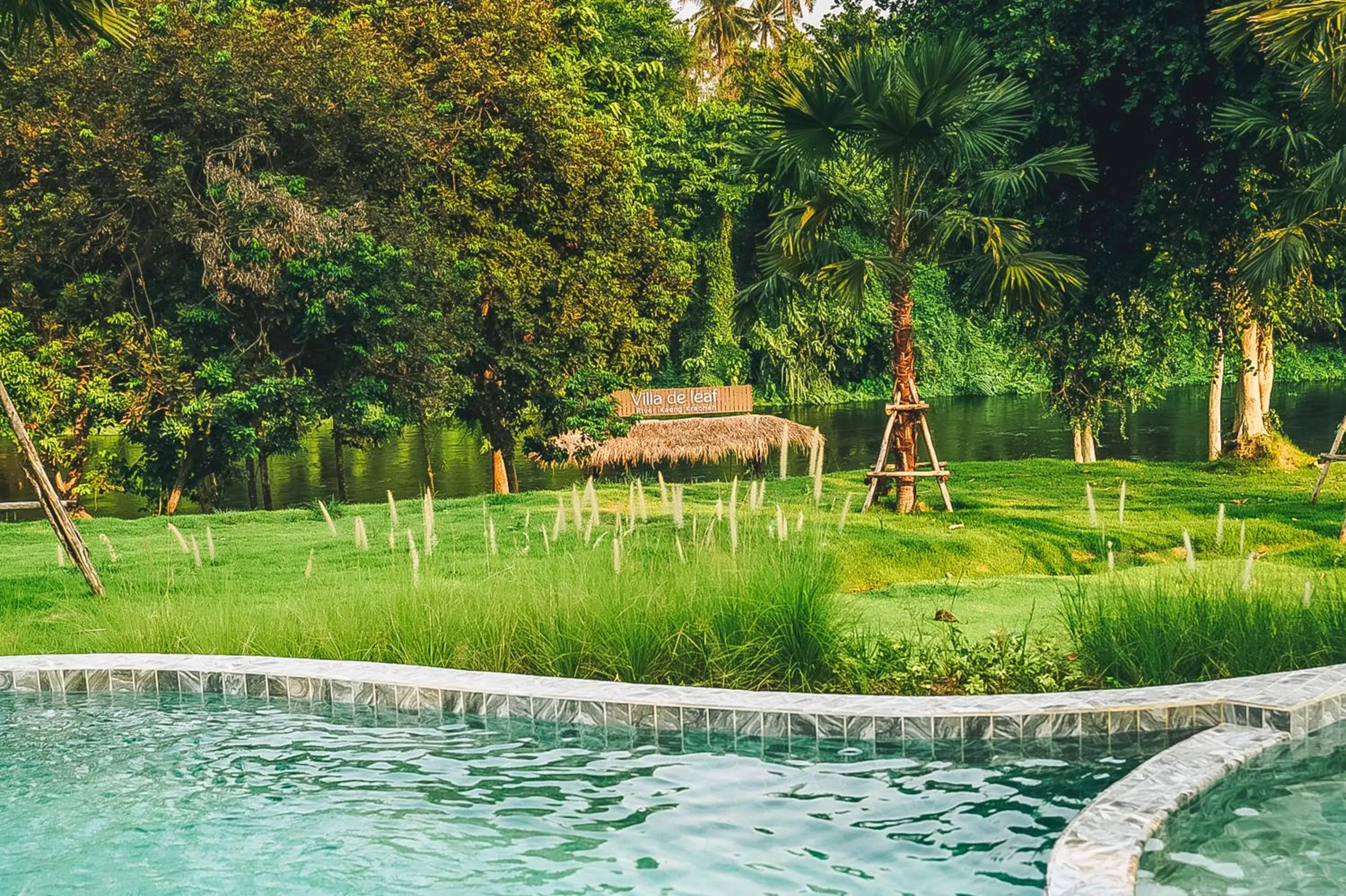 Garden in Villa De Leaf River Kaeng Krachan