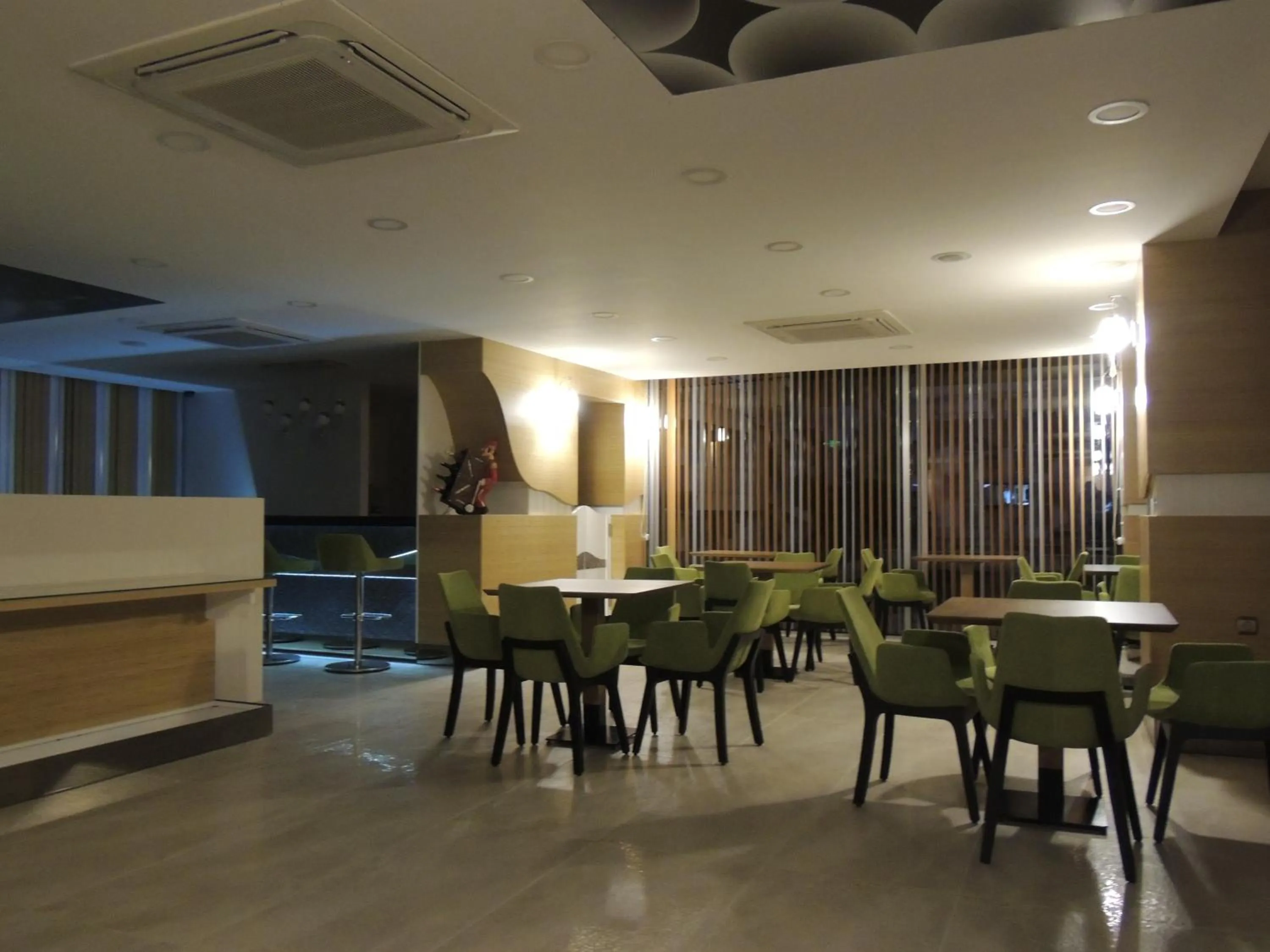 Restaurant/places to eat in Akcayhan Hotel