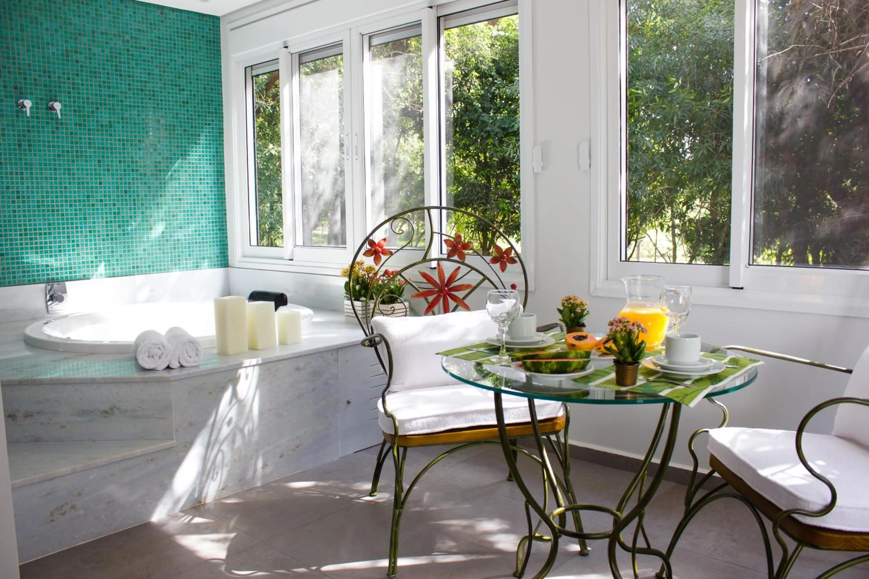 Hot Tub, Bed in Hotel Pousada do Bosque